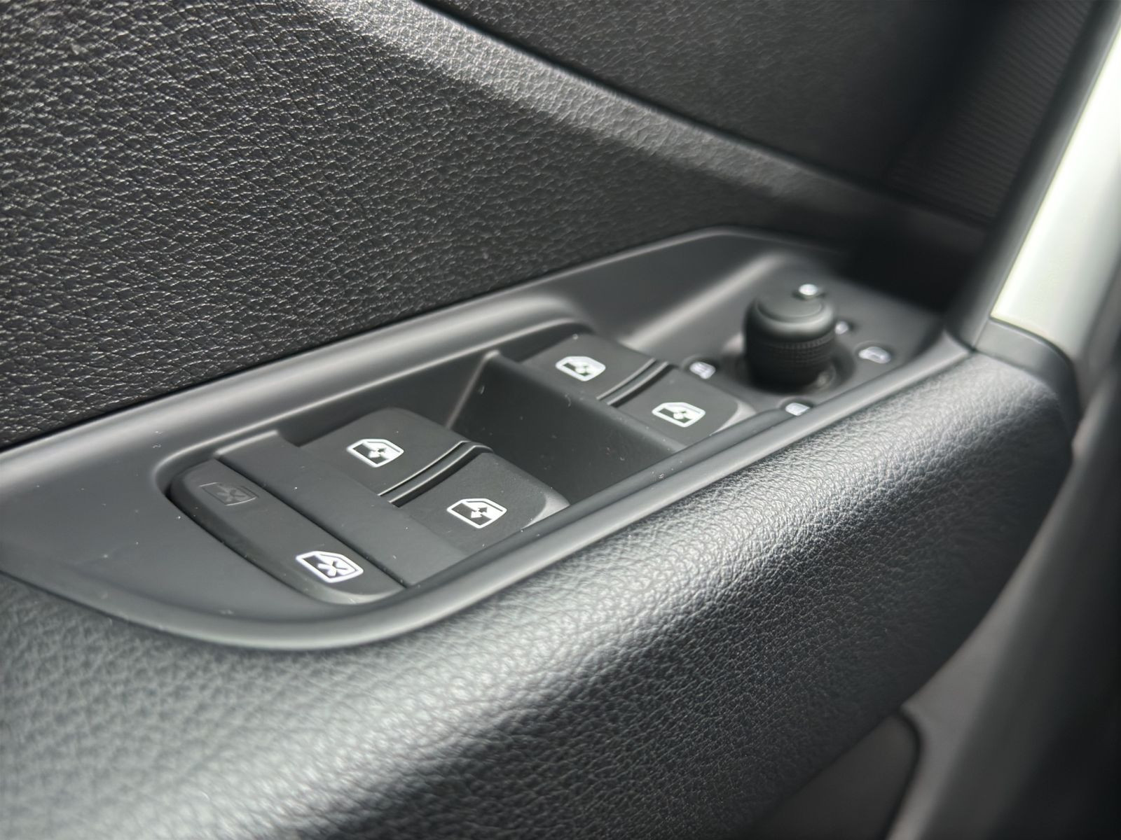 Audi - Q2_11