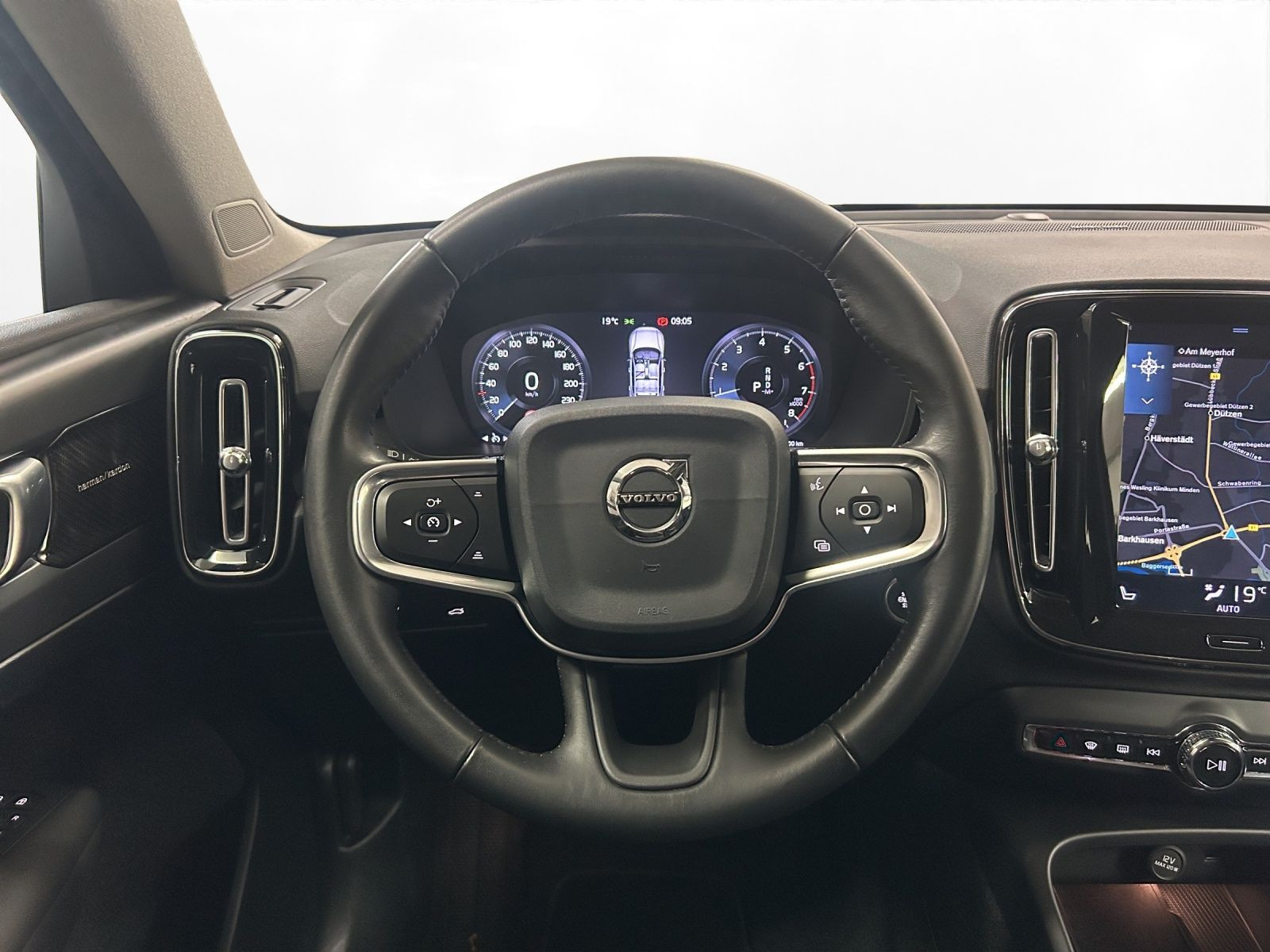 Volvo - XC40_19