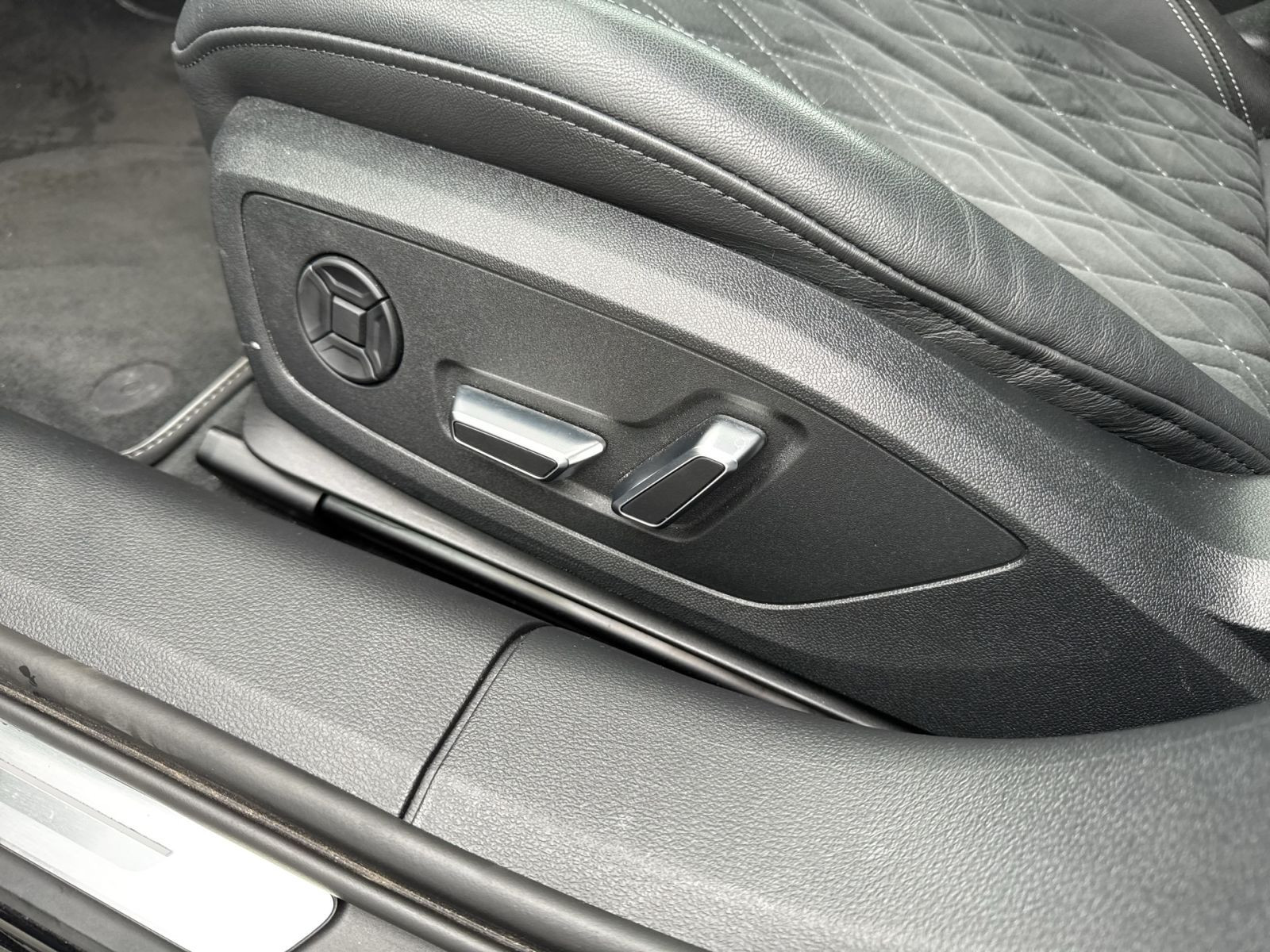 Audi - S6 Limousine_27