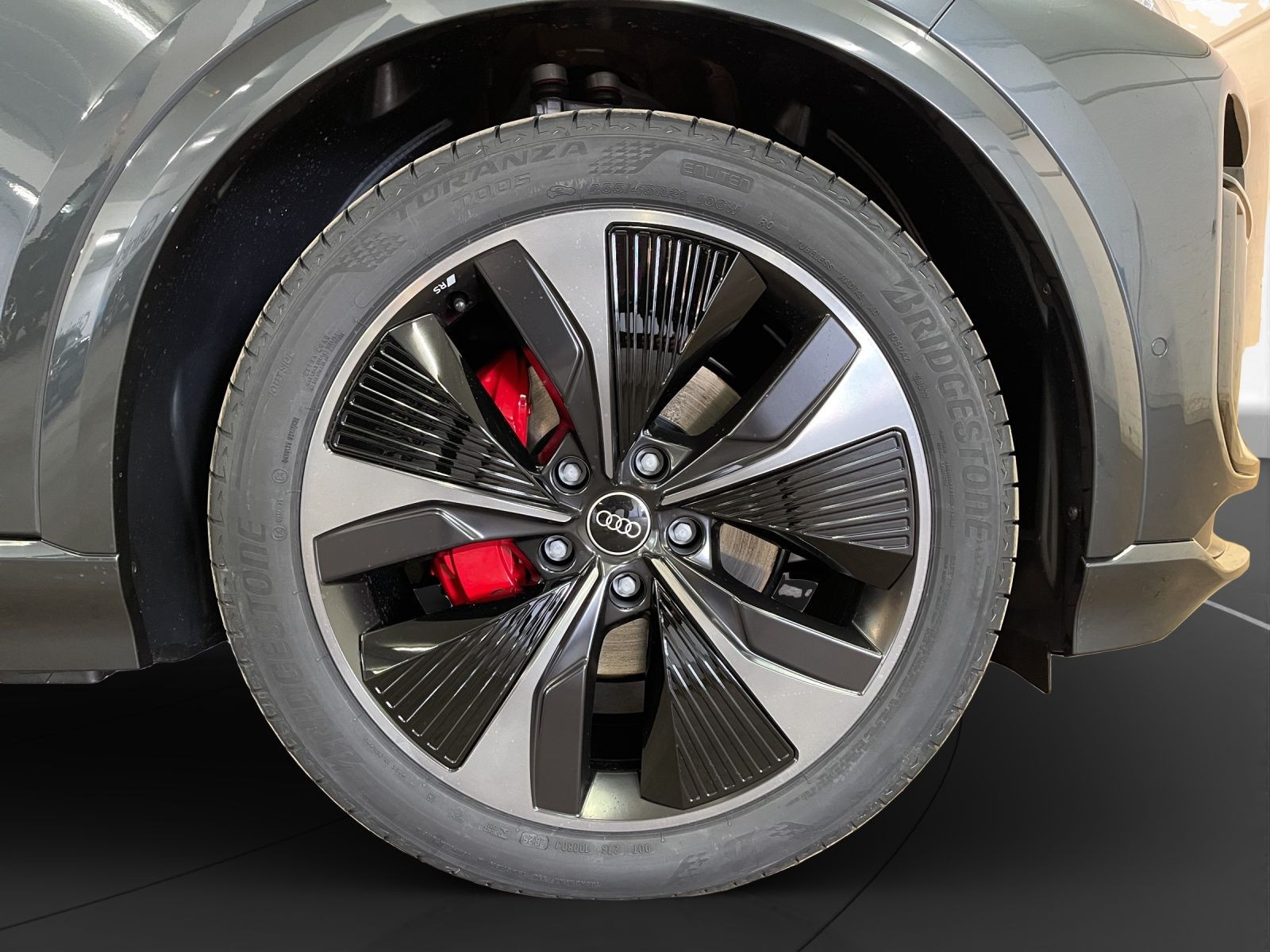 Audi - Q6 SUV e-tron_11