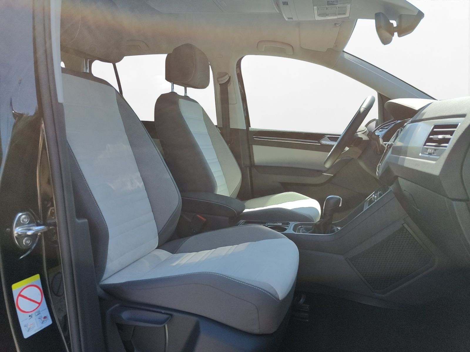 Volkswagen - Touran_11