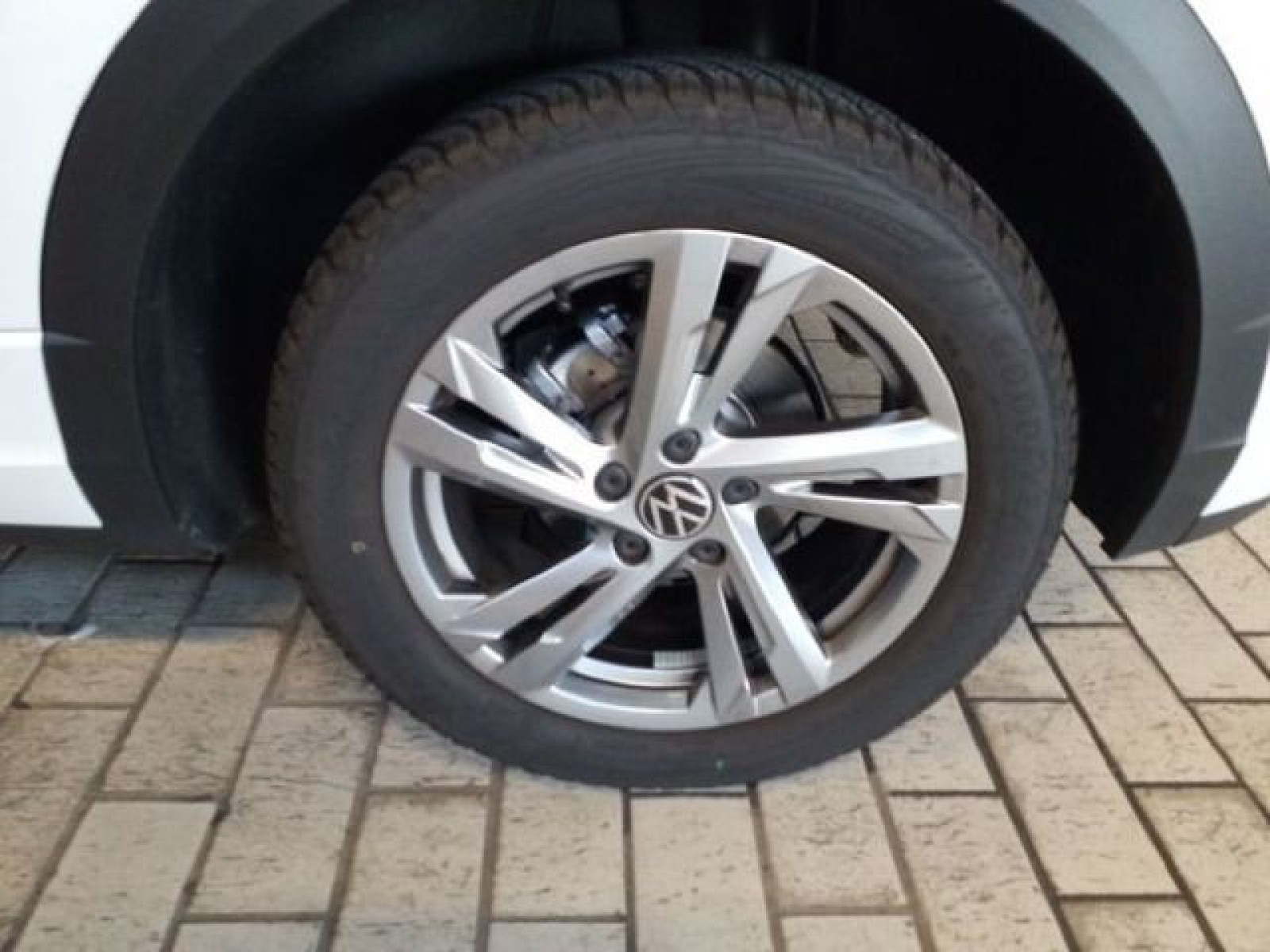 Volkswagen - T-Roc_10