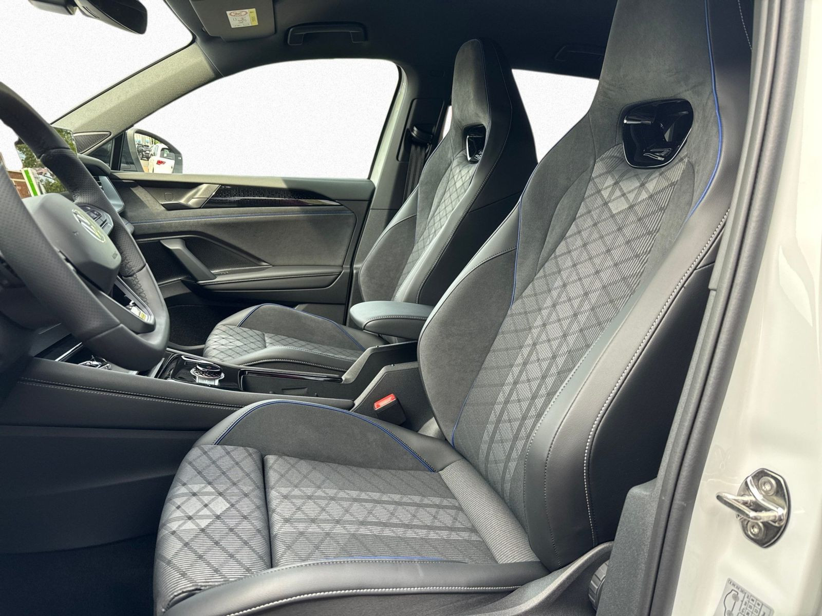 Volkswagen - Tayron_10