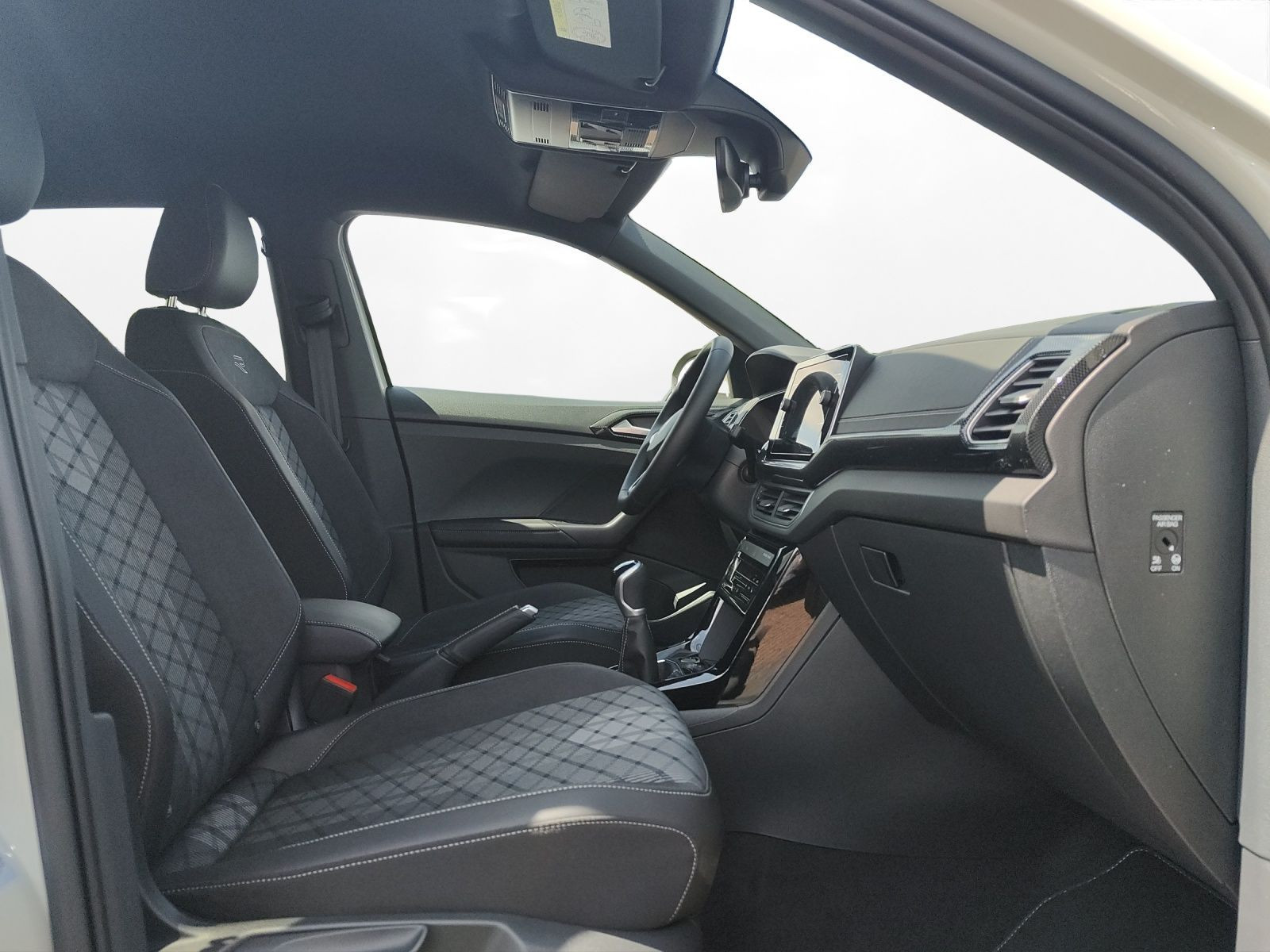 Volkswagen - T-Cross_12