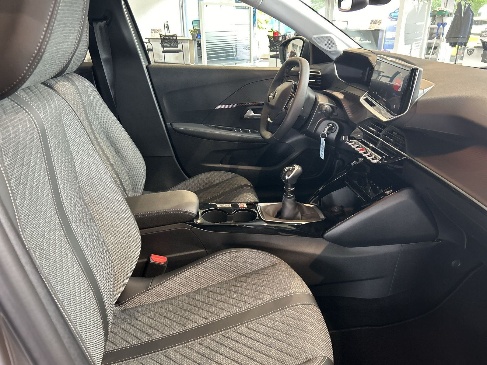 Peugeot - 208_8
