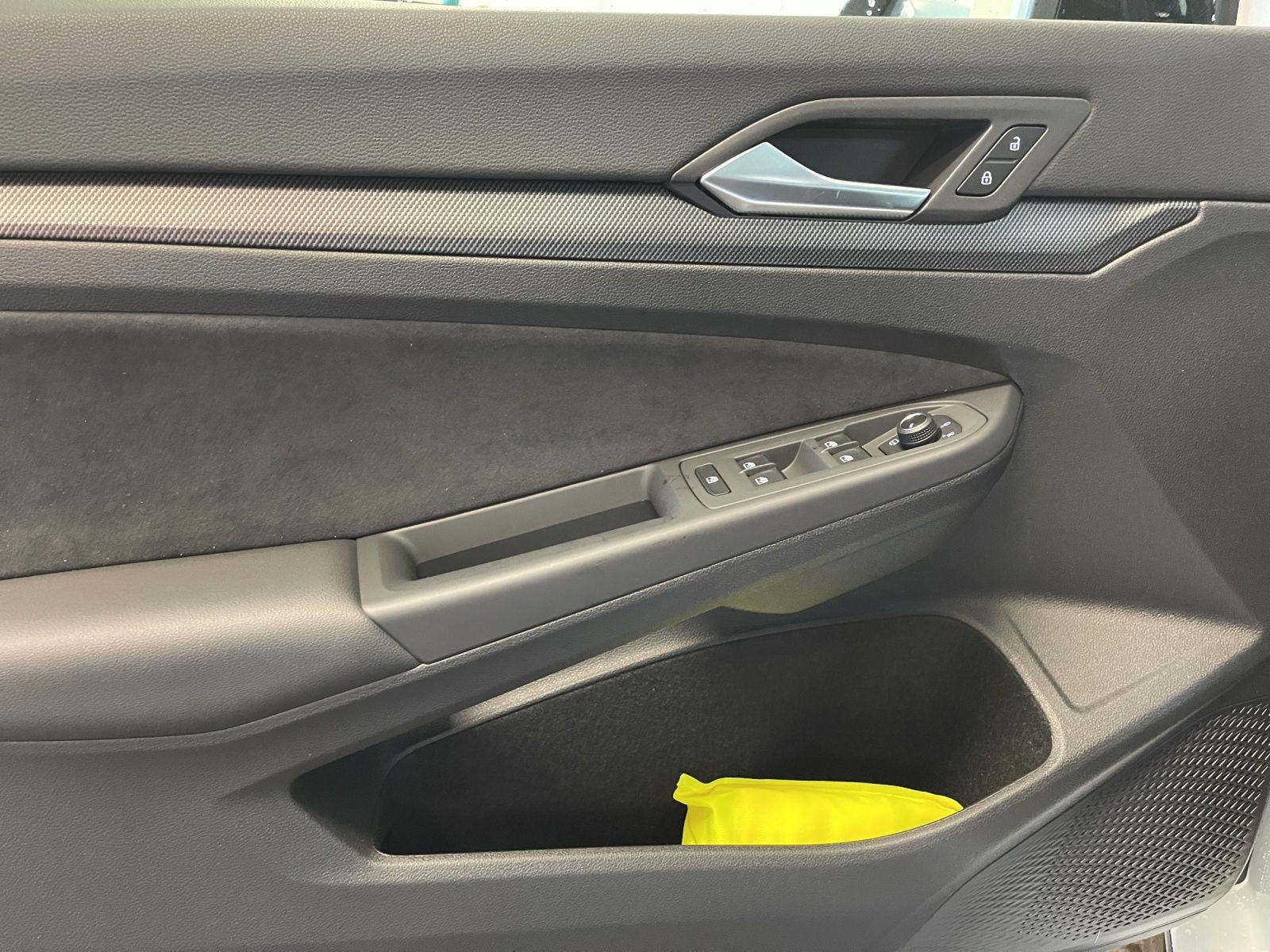 Volkswagen - Golf_16