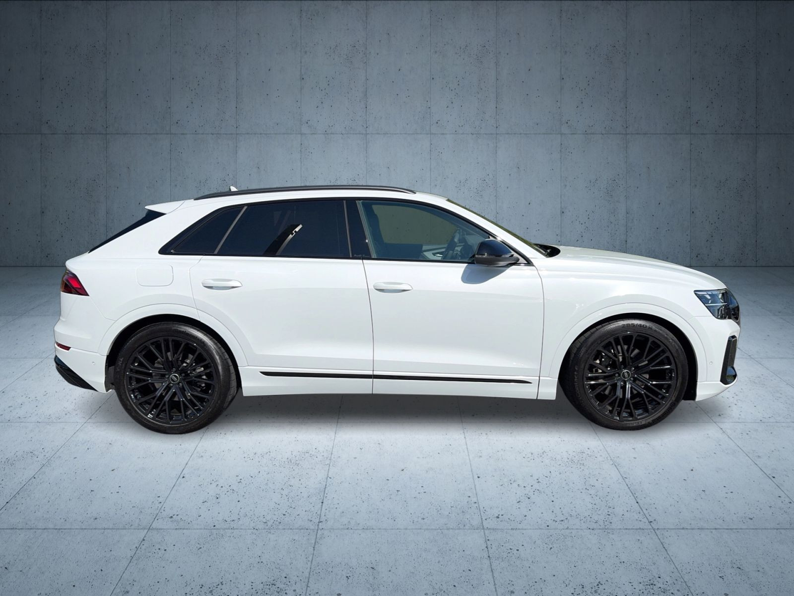 Audi - Q8_6 Audi - Q8_6