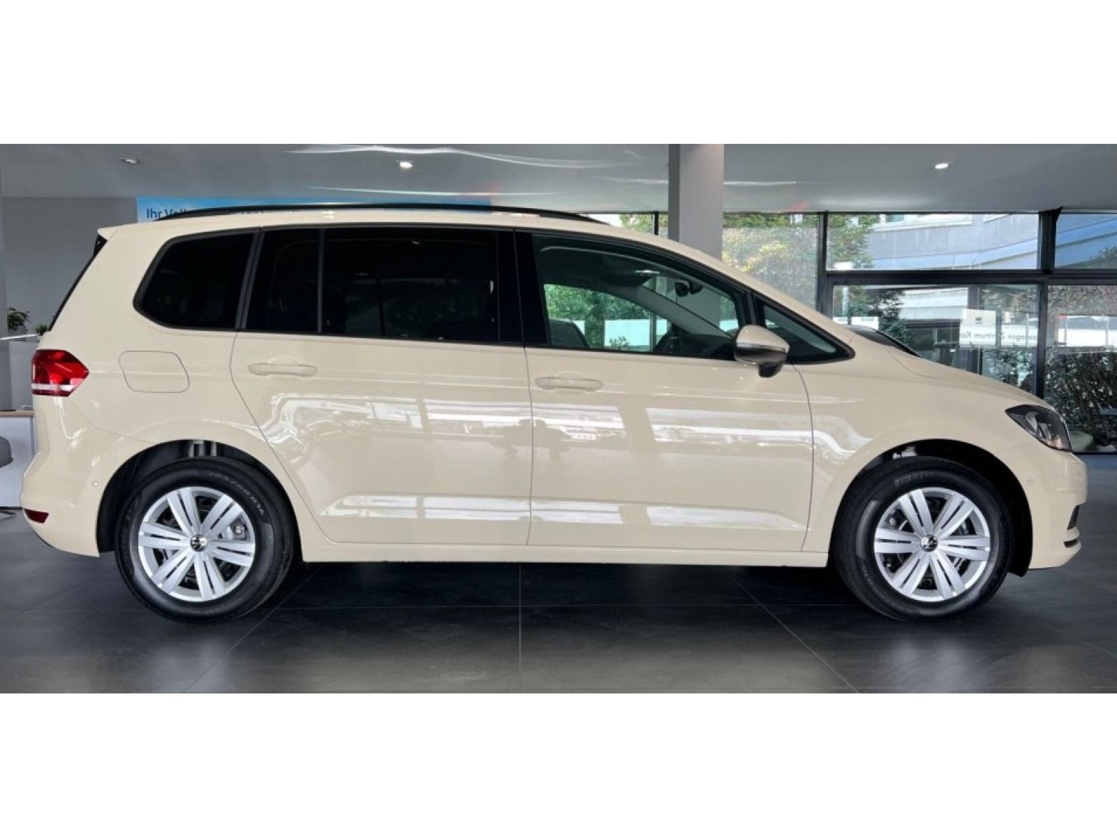 Volkswagen - Touran_4