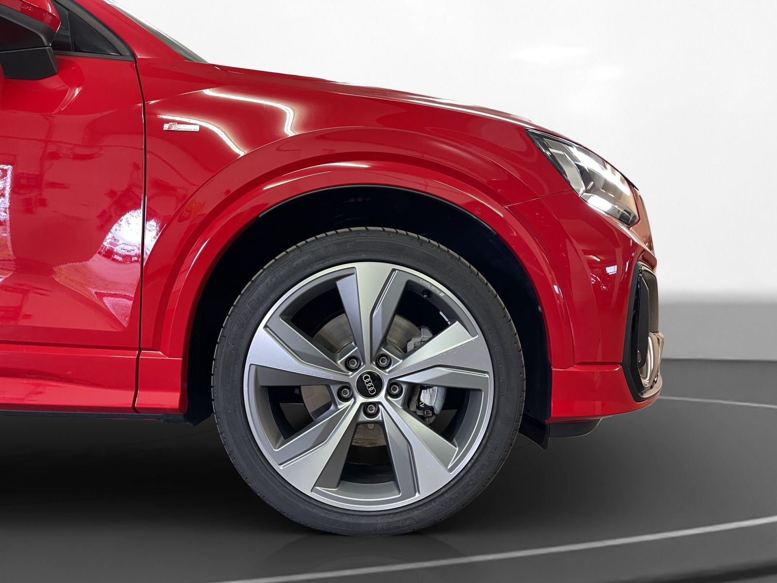 Audi - Q2_13