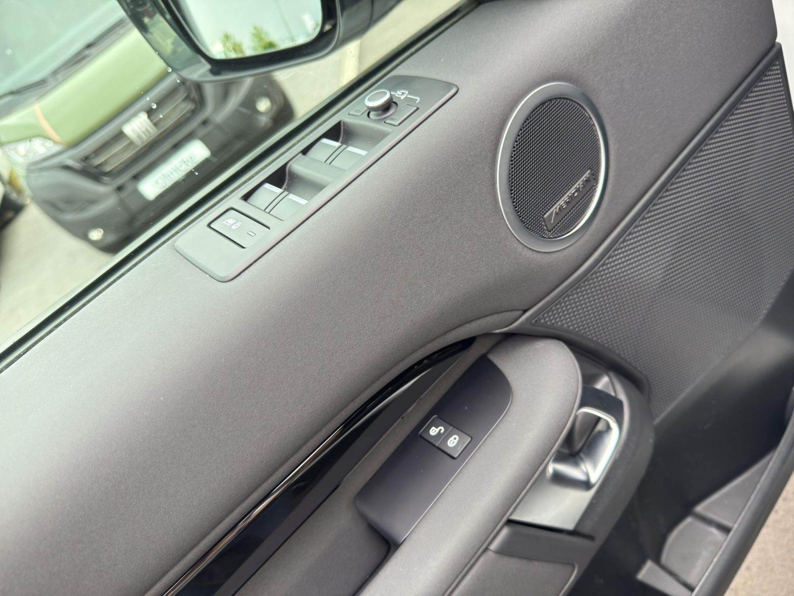Land Rover - Discovery_11