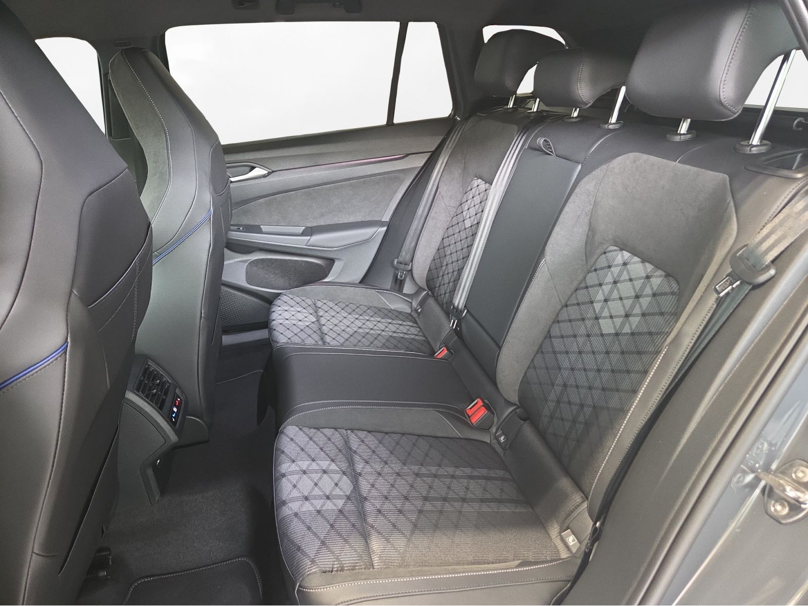 Volkswagen - Golf Variant_11
