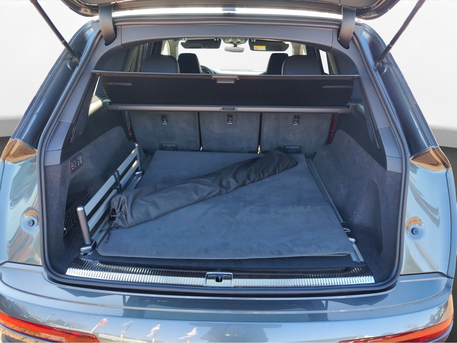 Audi - SQ7_11