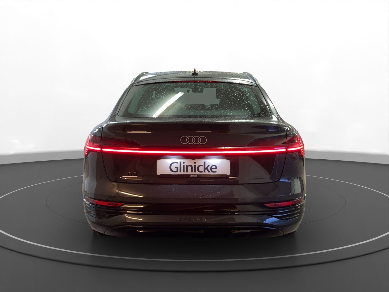 Audi - Q8 Sportback e-tron_4