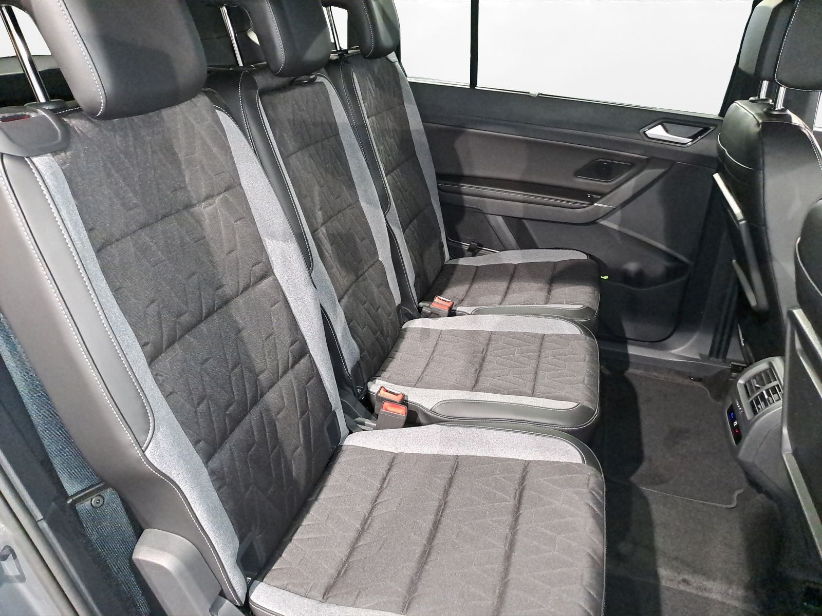 Volkswagen - Touran_14