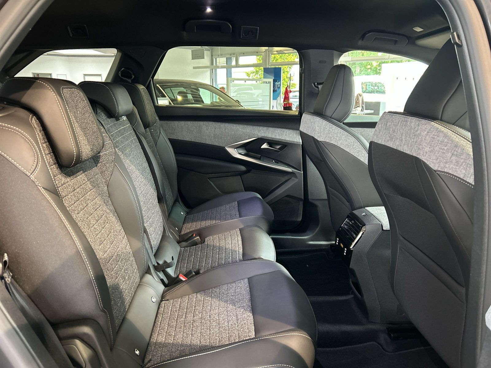 Peugeot - 5008_10