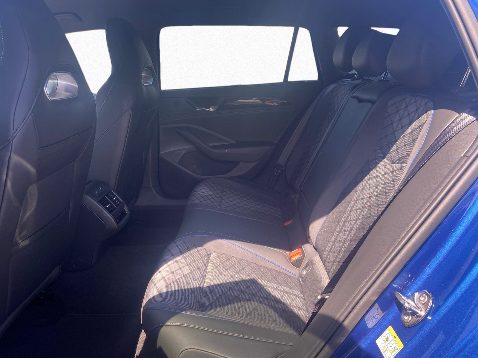 Volkswagen - Passat Variant_12