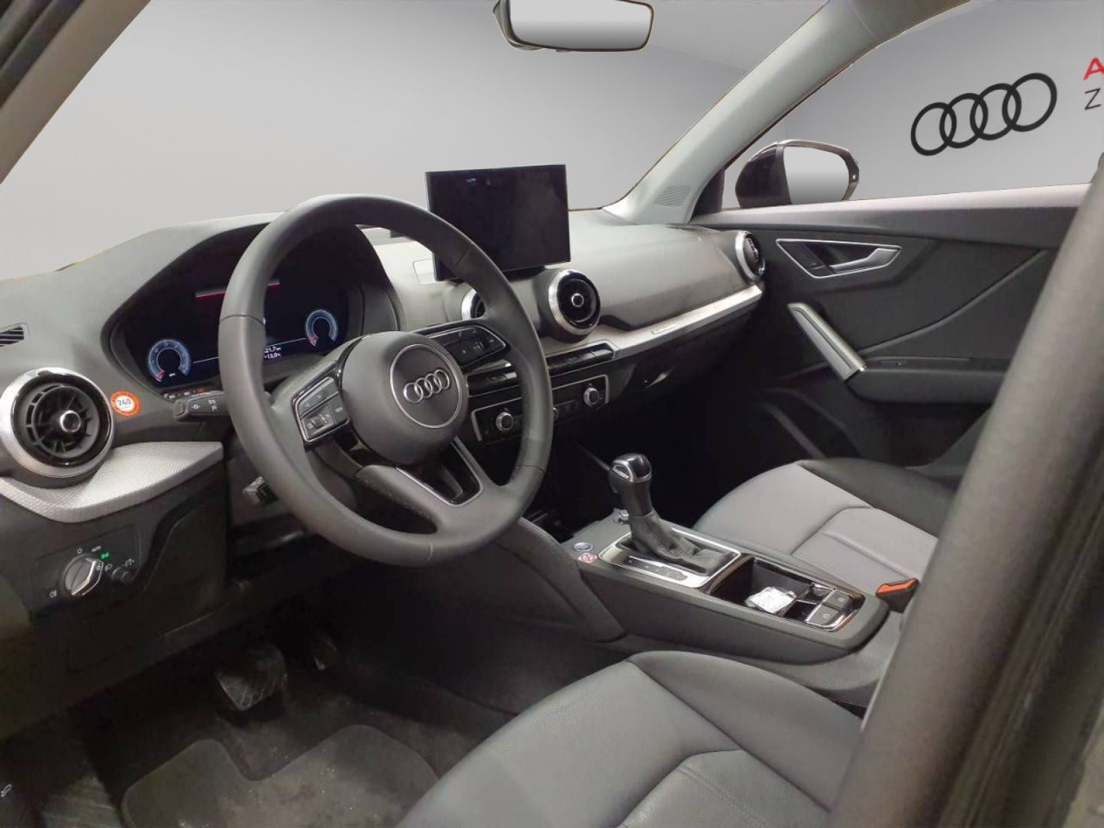 Audi - Q2_11