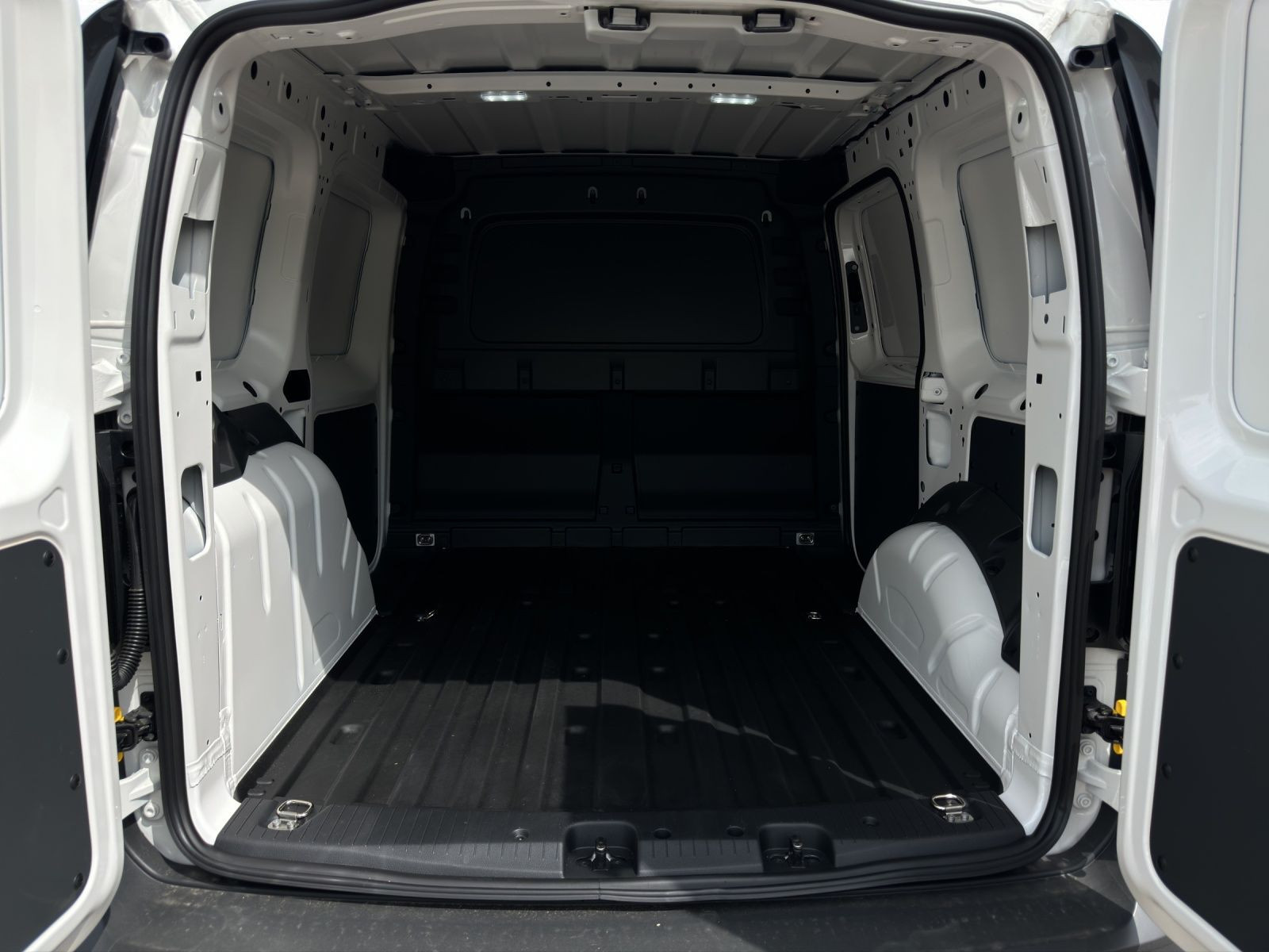 Volkswagen - Caddy Cargo_11