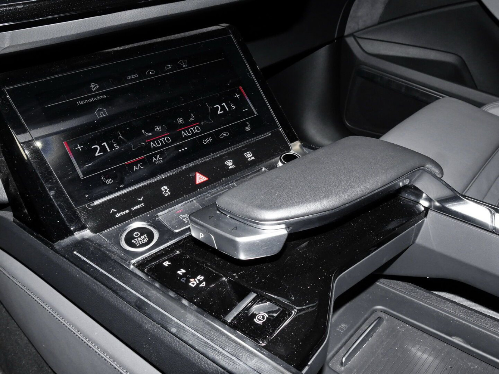 Audi - Q8 e-tron_14