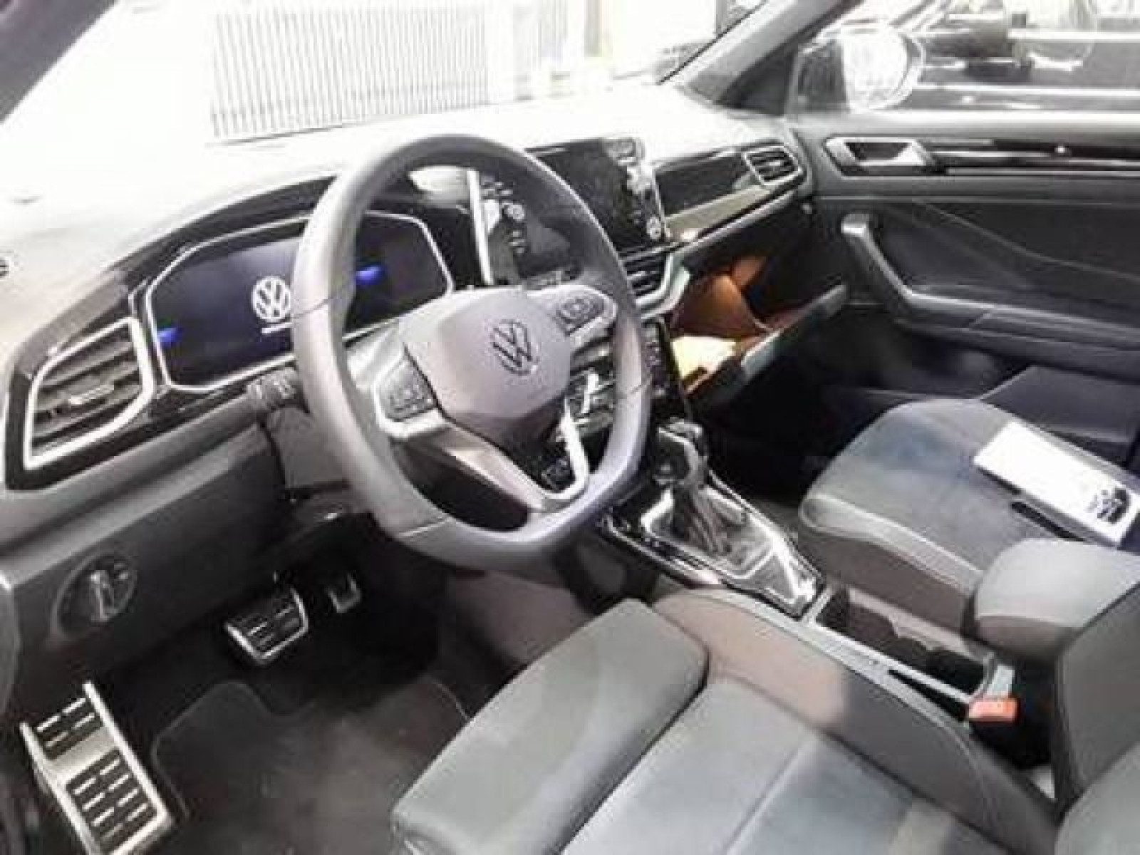 Volkswagen - T-Roc_3