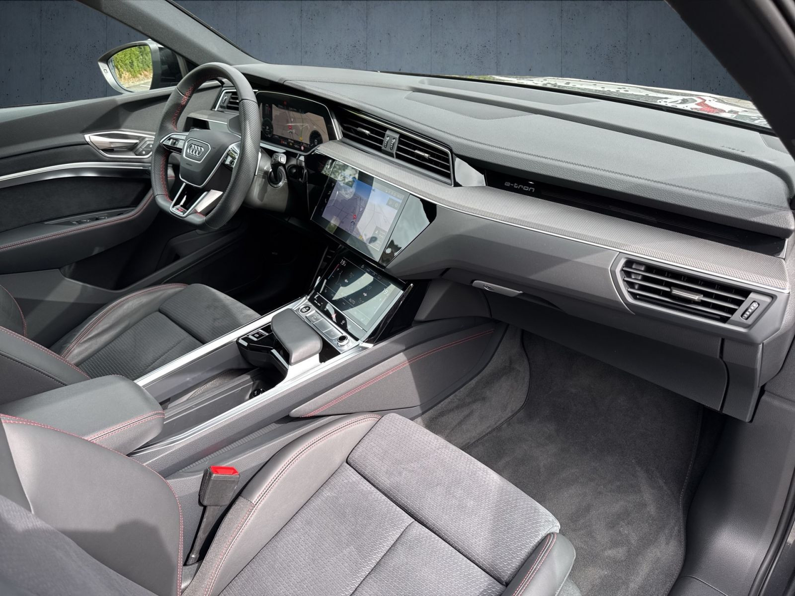 Audi - Q8 e-tron_16