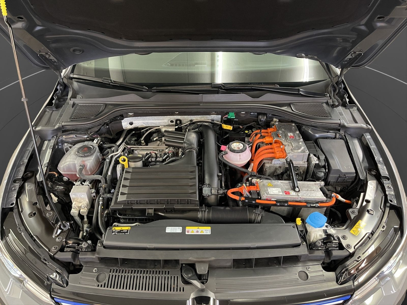 Volkswagen - Golf_17