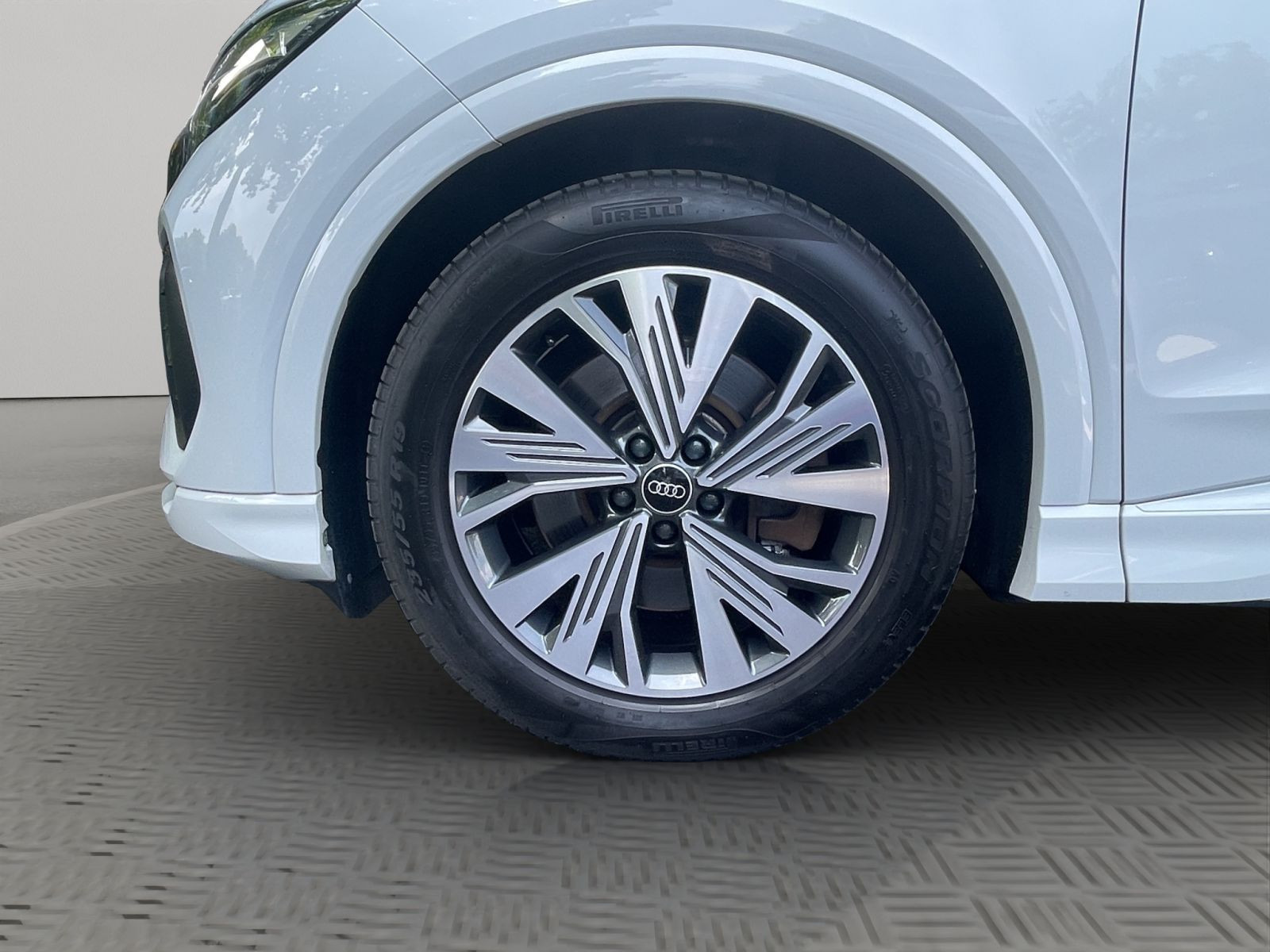 Audi - Q4_21