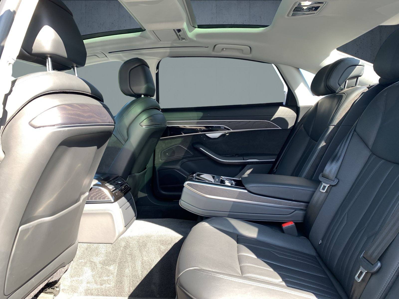 Audi - A8_23