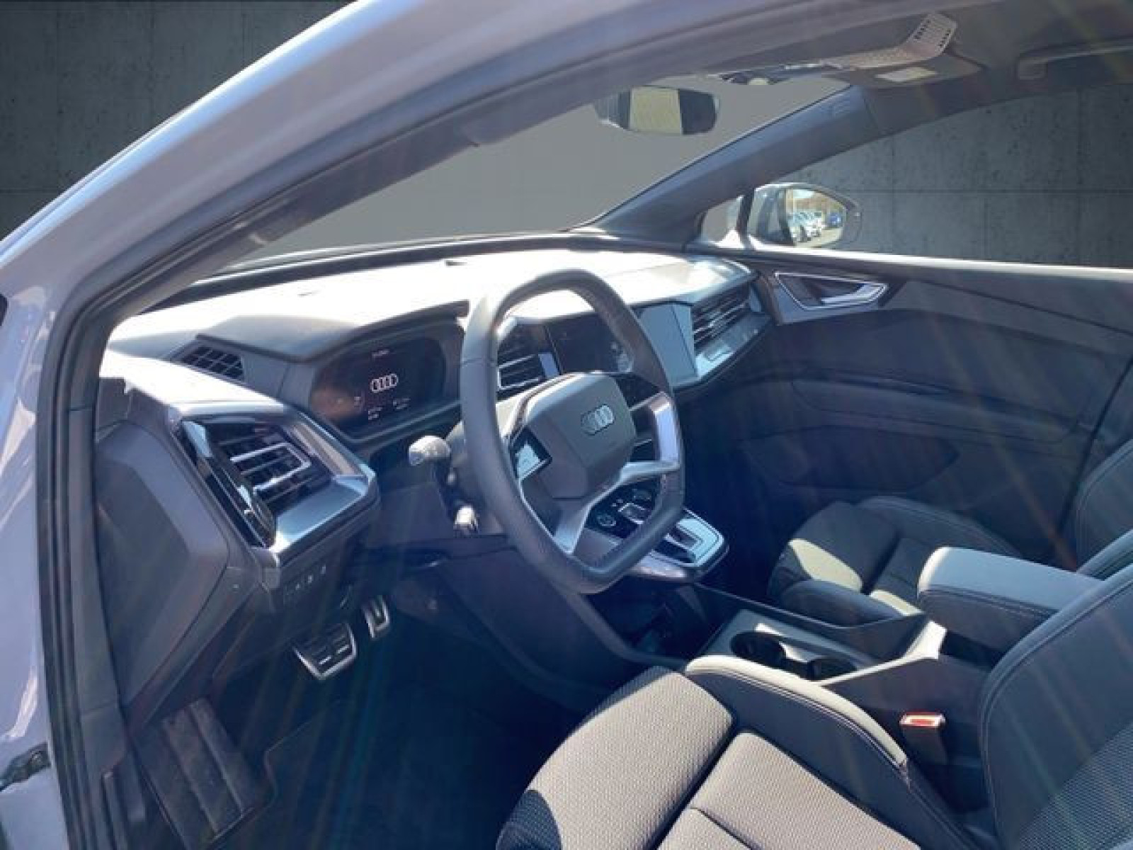 Audi - Q4 e-tron_11