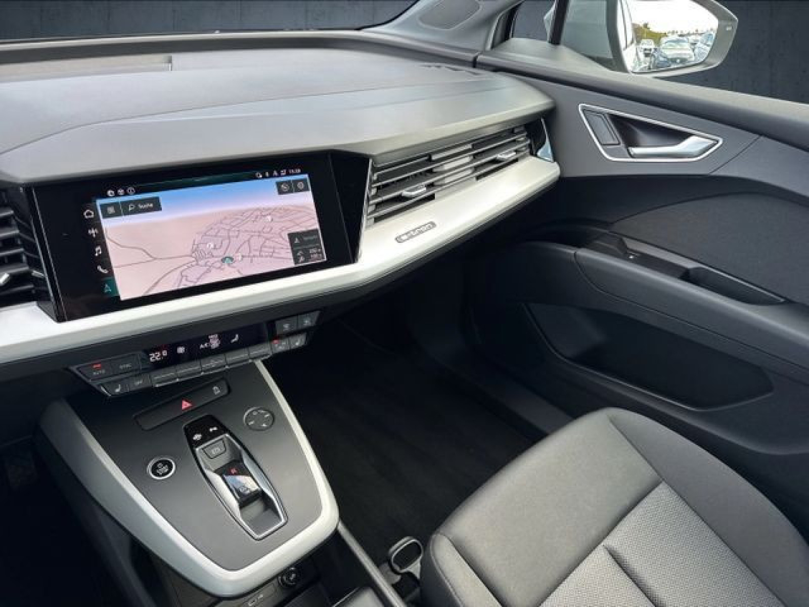 Audi - Q4_28