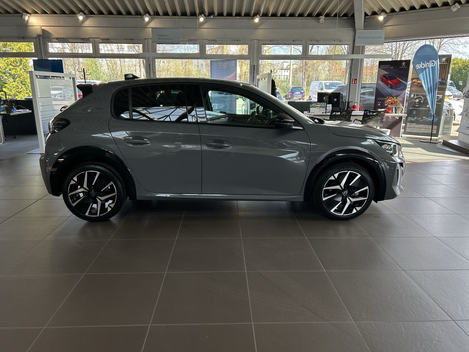 Peugeot - 208_5