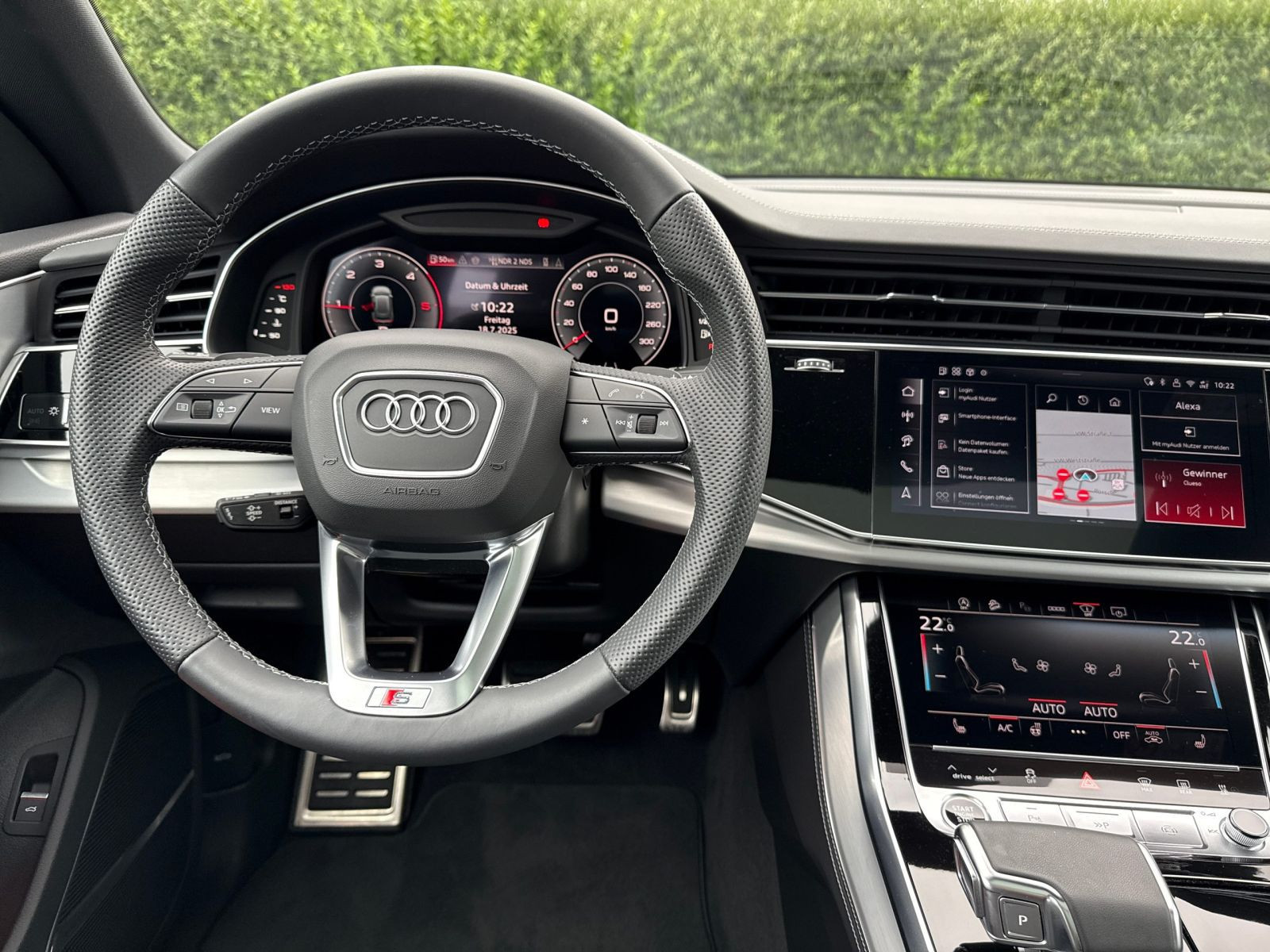 Audi - Q8_11