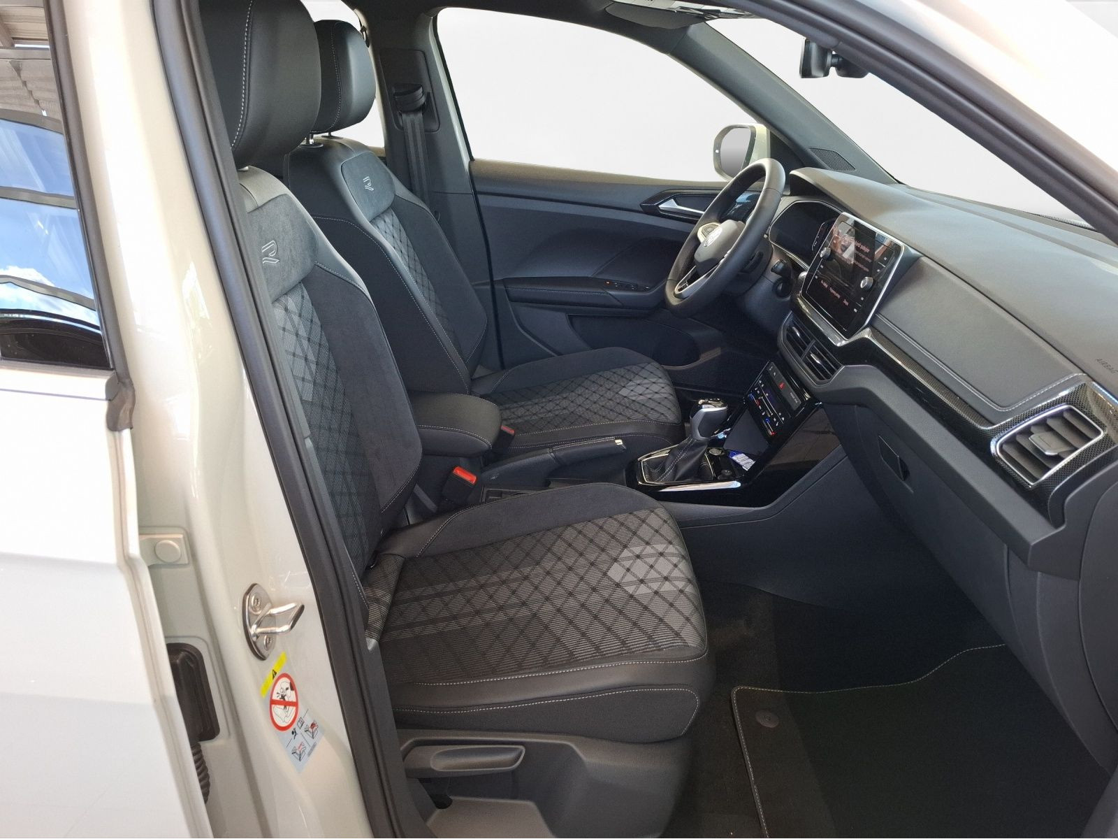Volkswagen - T-Cross_12