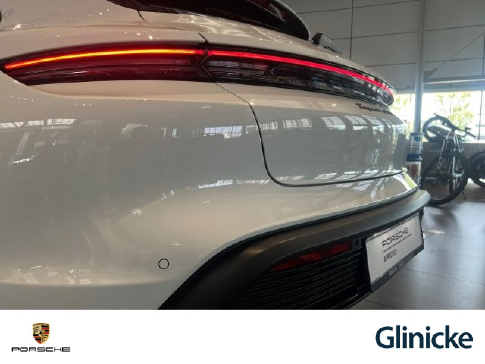 Porsche - Taycan_26