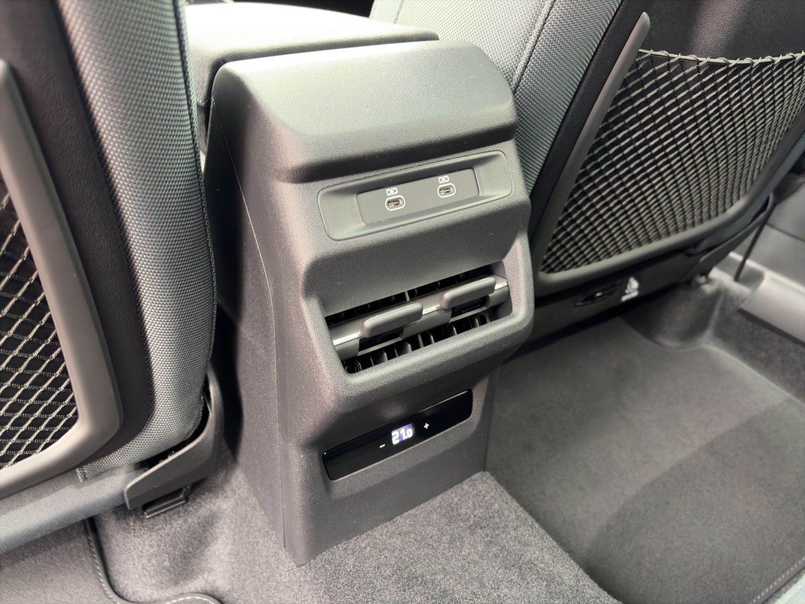 Audi - Q3_20 Audi - Q3_20