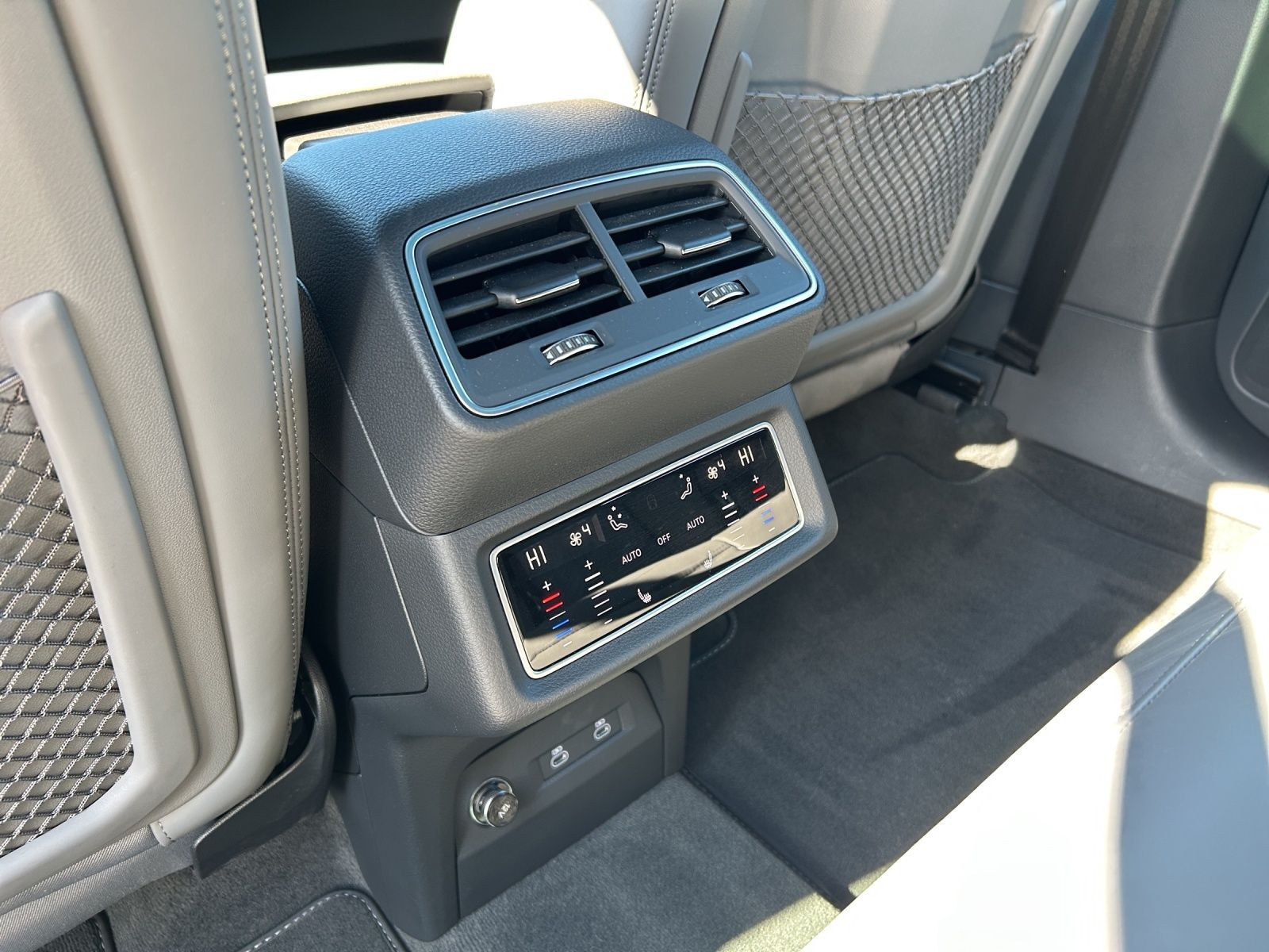 Audi - Q8 e-tron_19