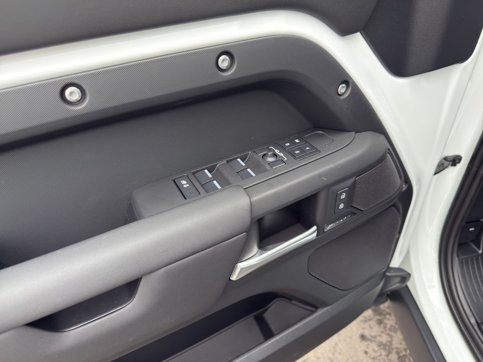 Land Rover - Defender_11