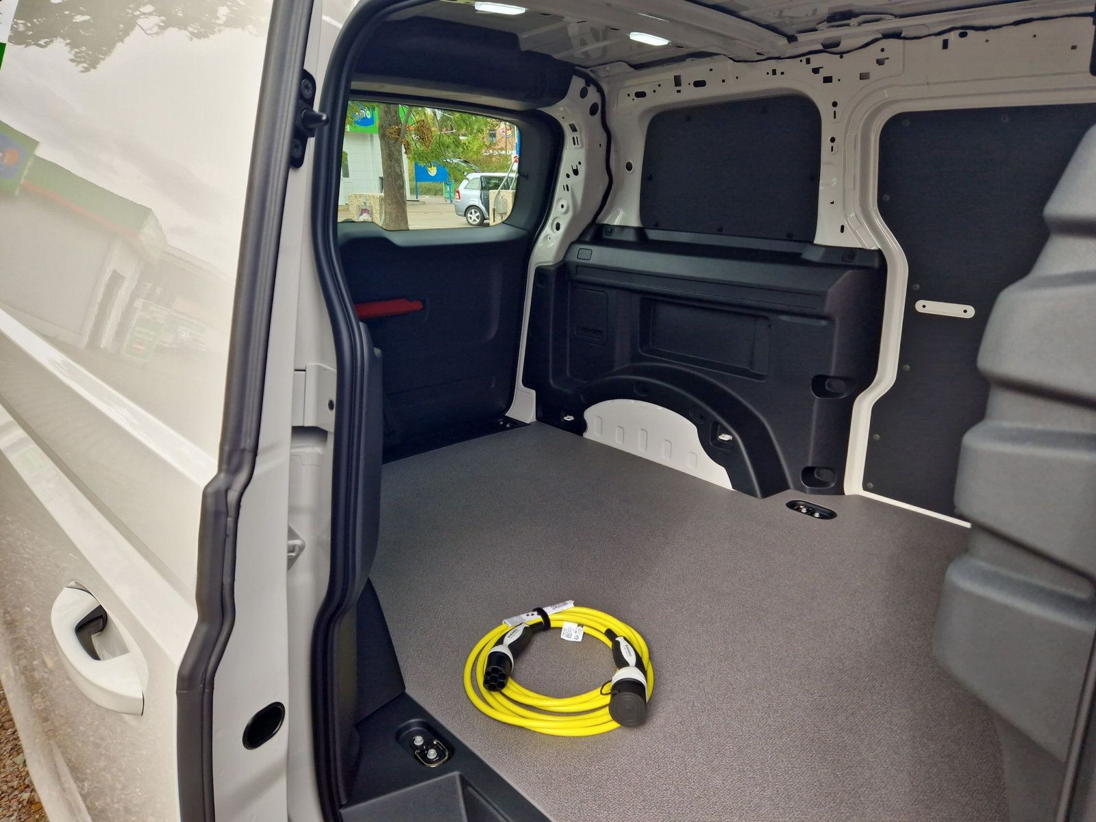 Volkswagen - ID. Buzz Cargo_10