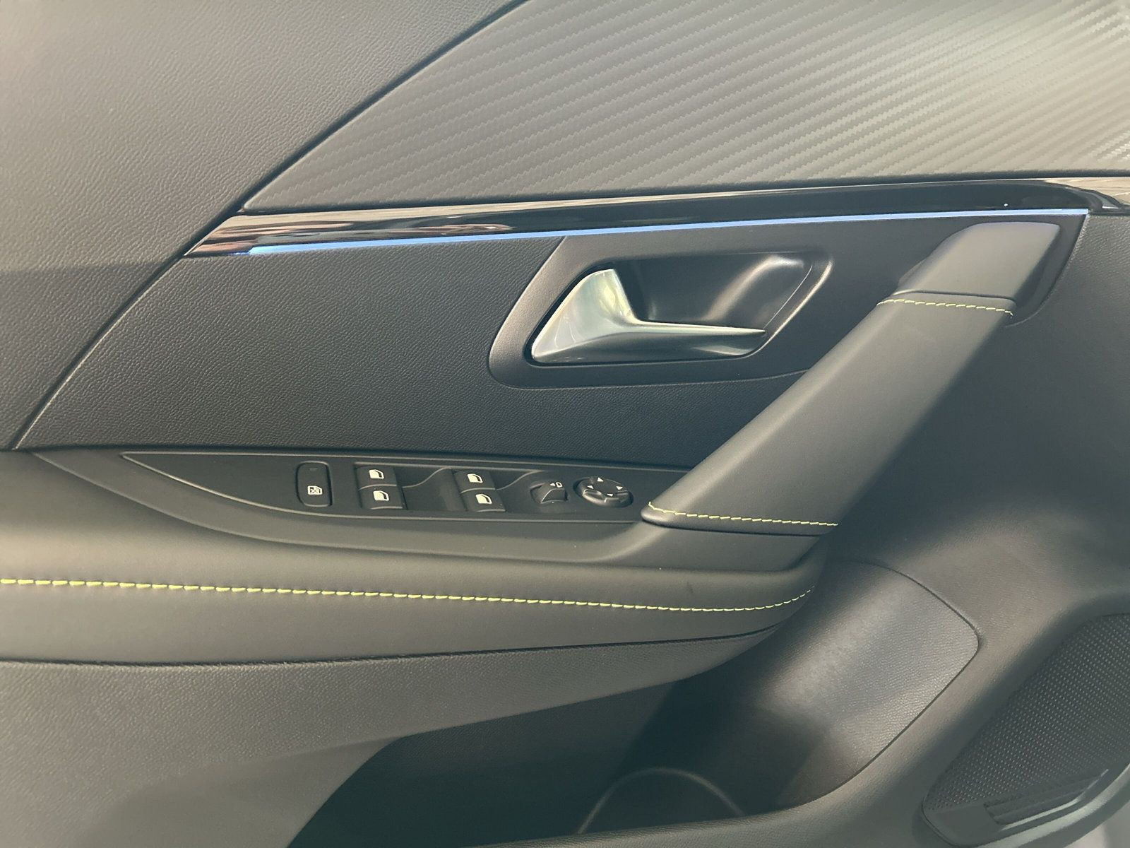 Peugeot - 208_14