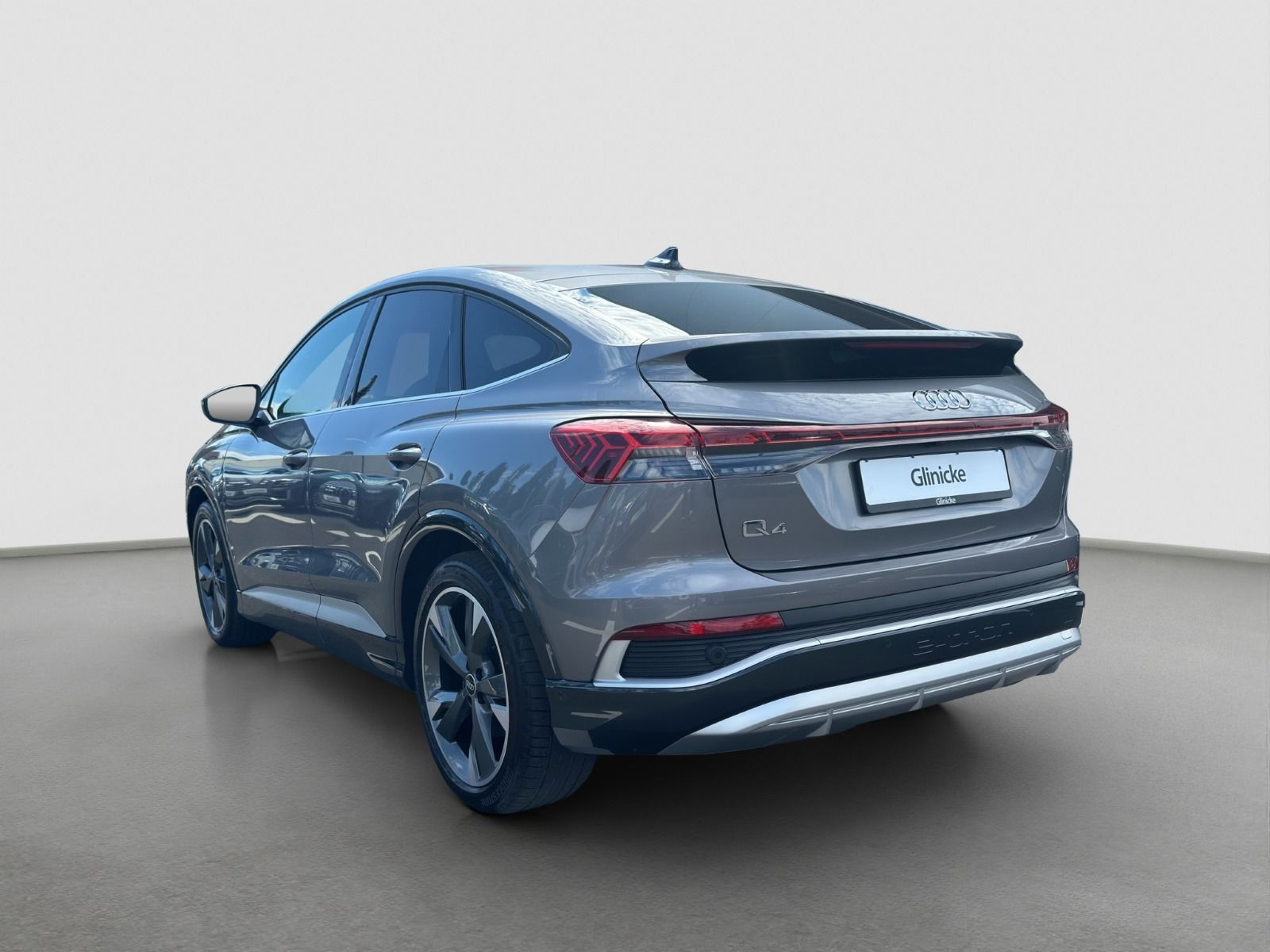 Audi - Q4_4