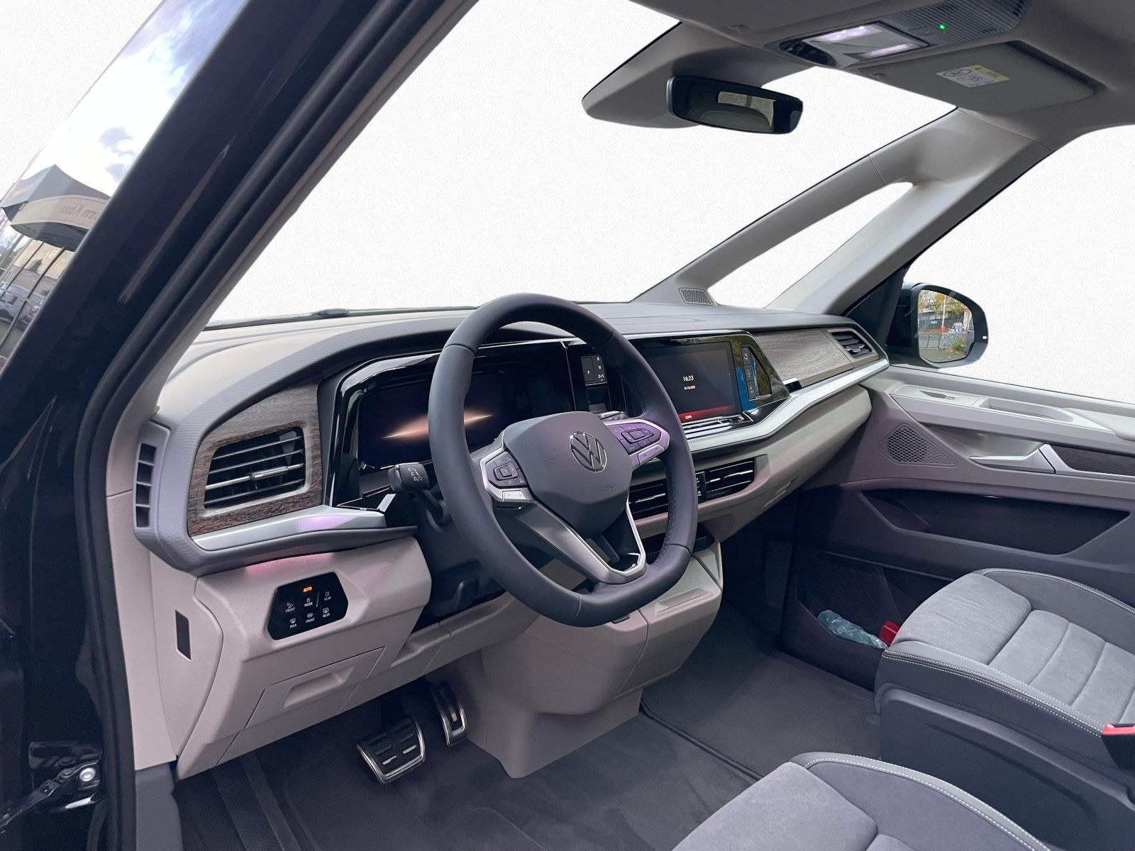 Volkswagen - Multivan_13