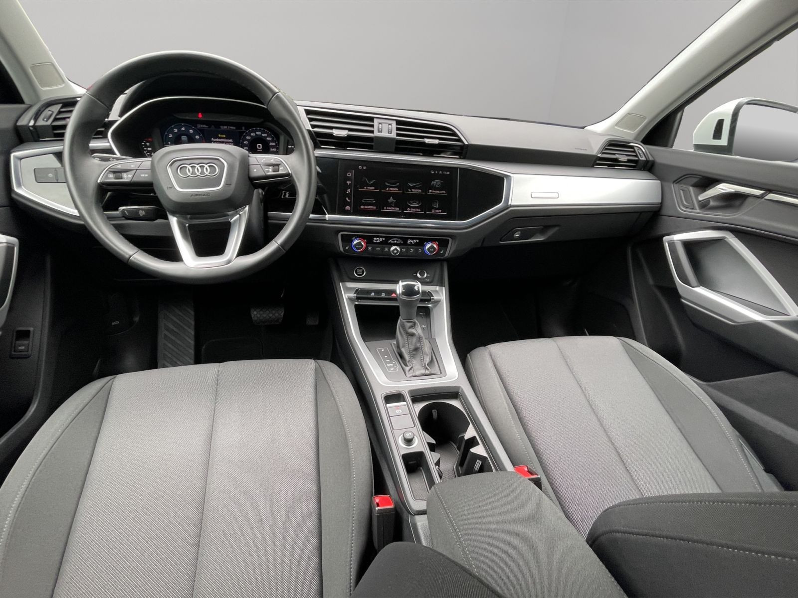 Audi - Q3_17