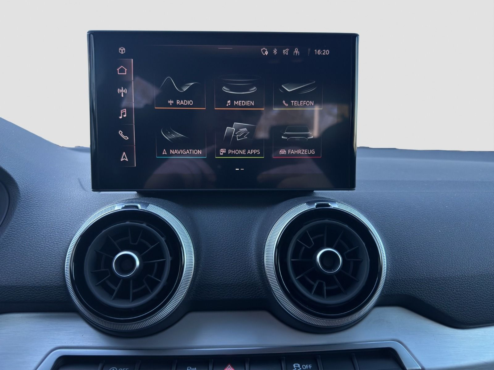 Audi - Q2_16