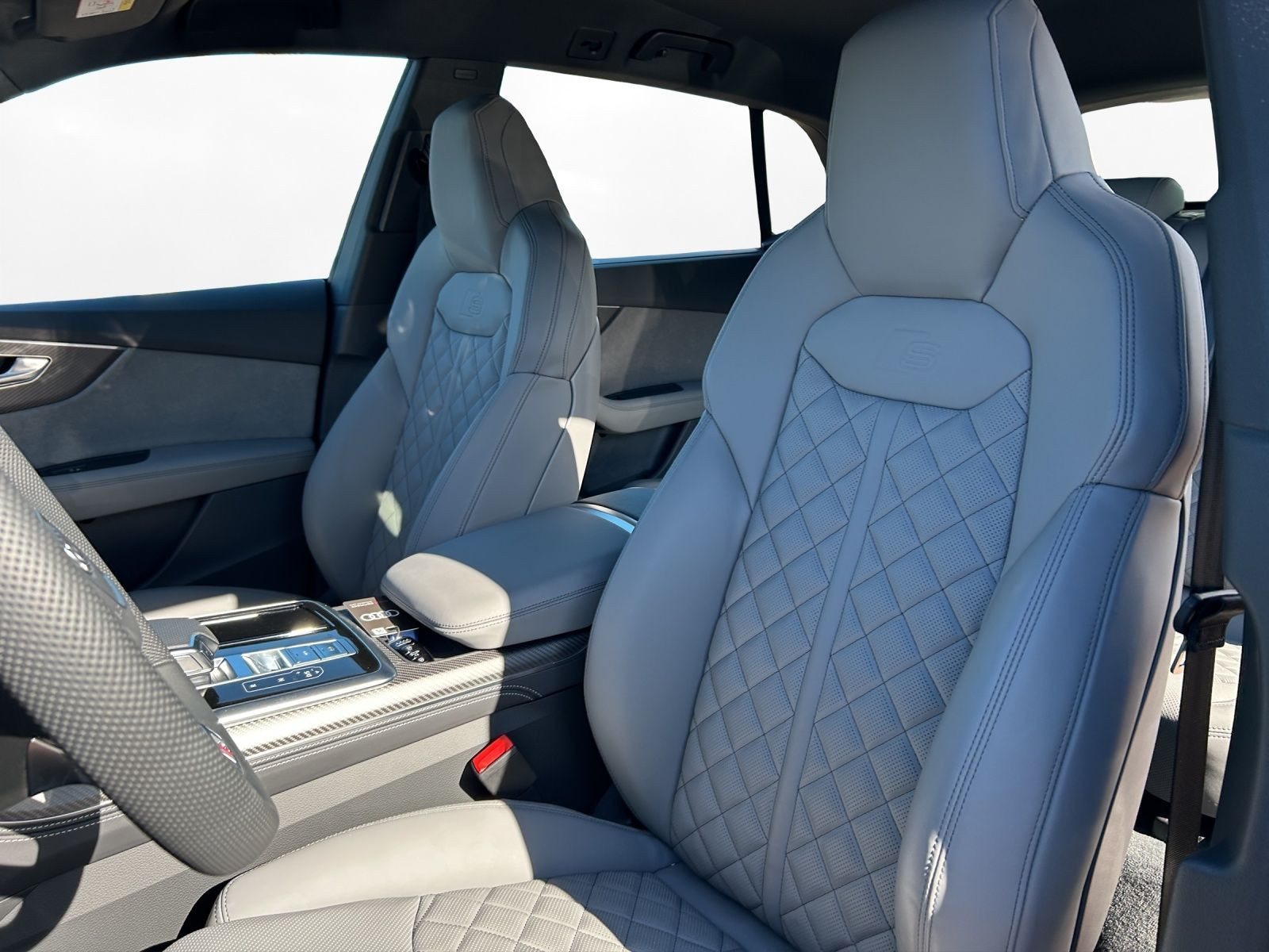 Audi - SQ8_14