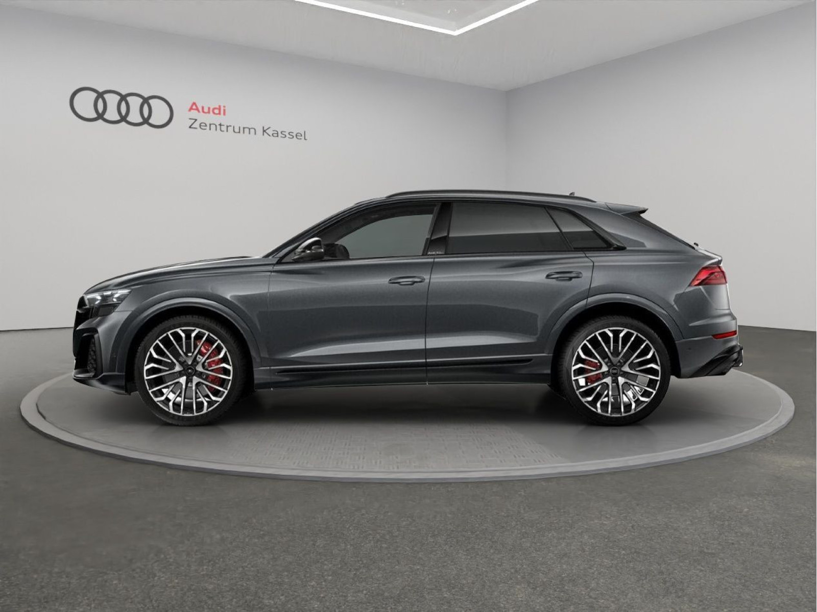 Audi - SQ8_4