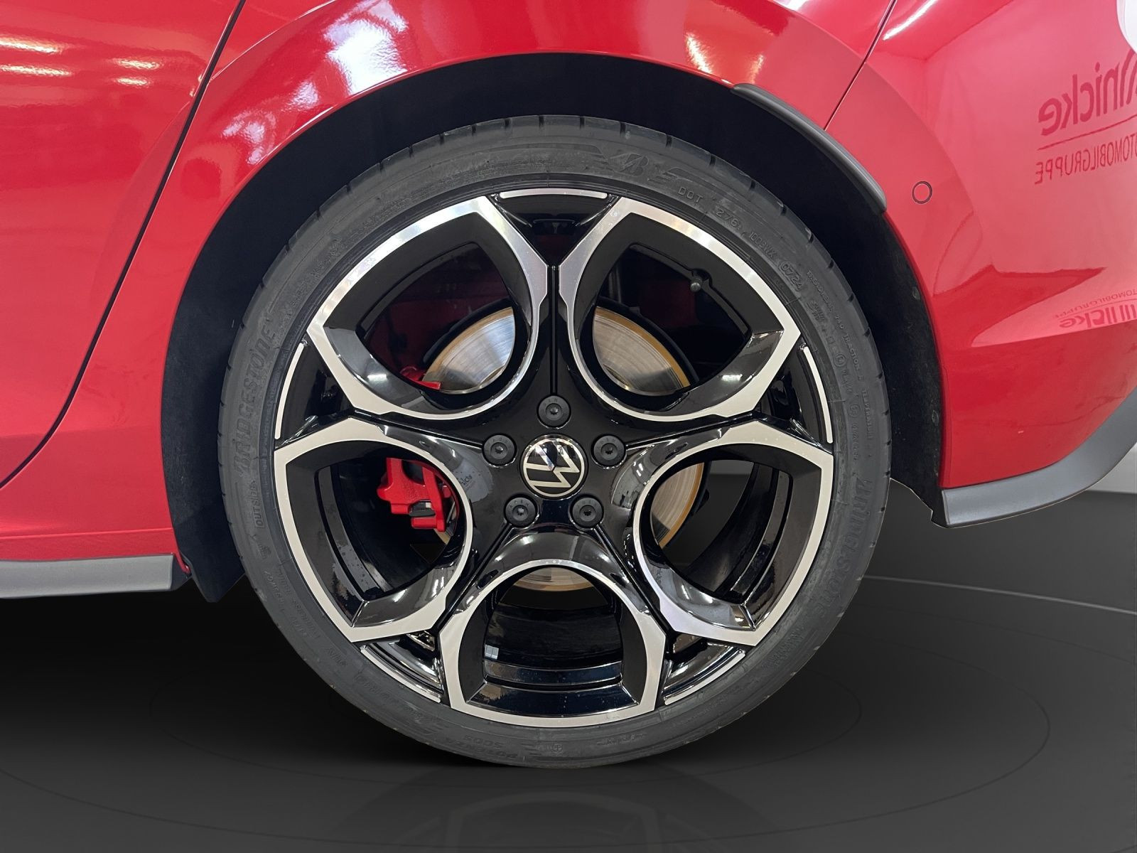 Volkswagen - Golf GTI_12