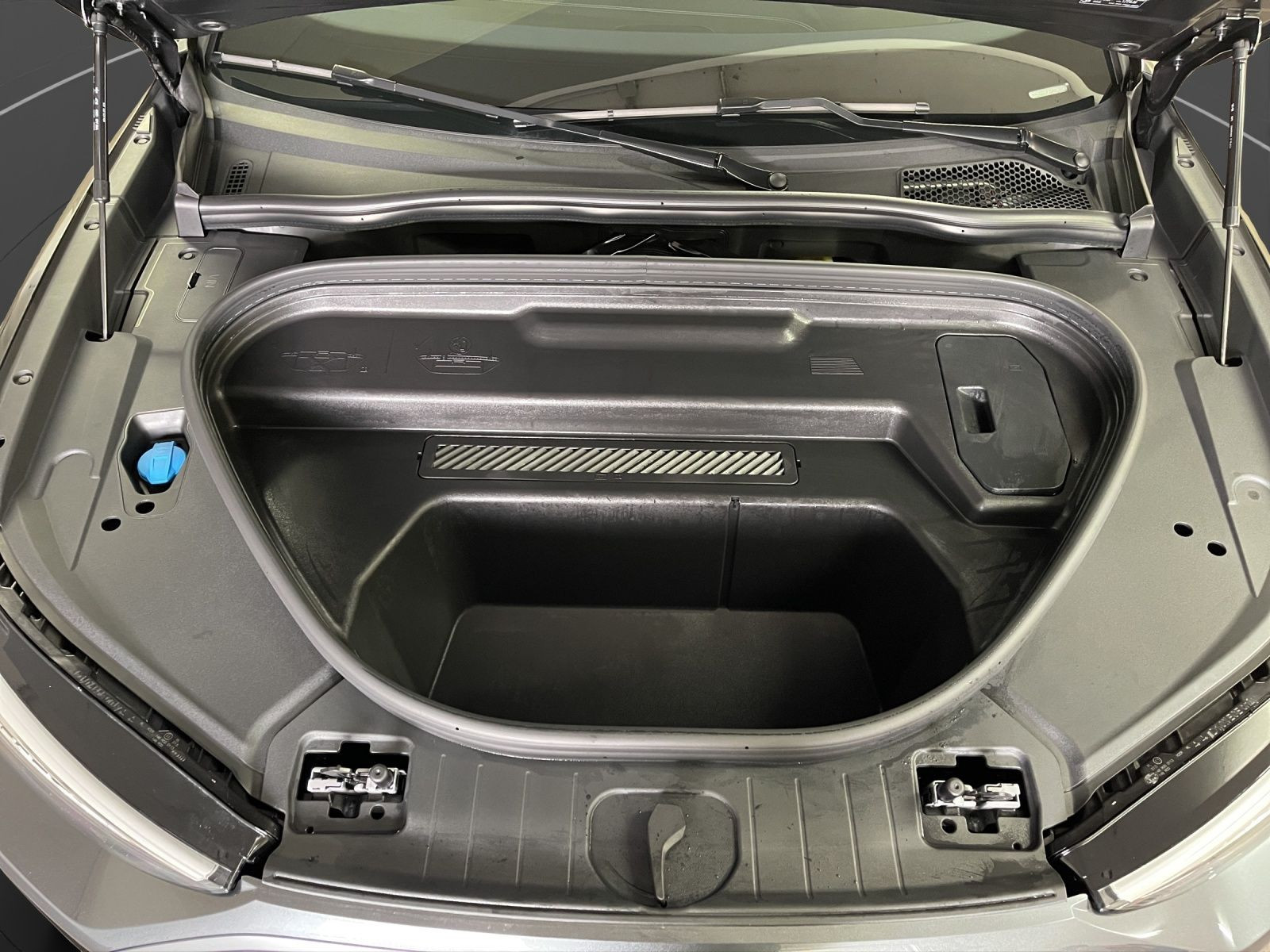 Audi - Q6 SUV e-tron_23