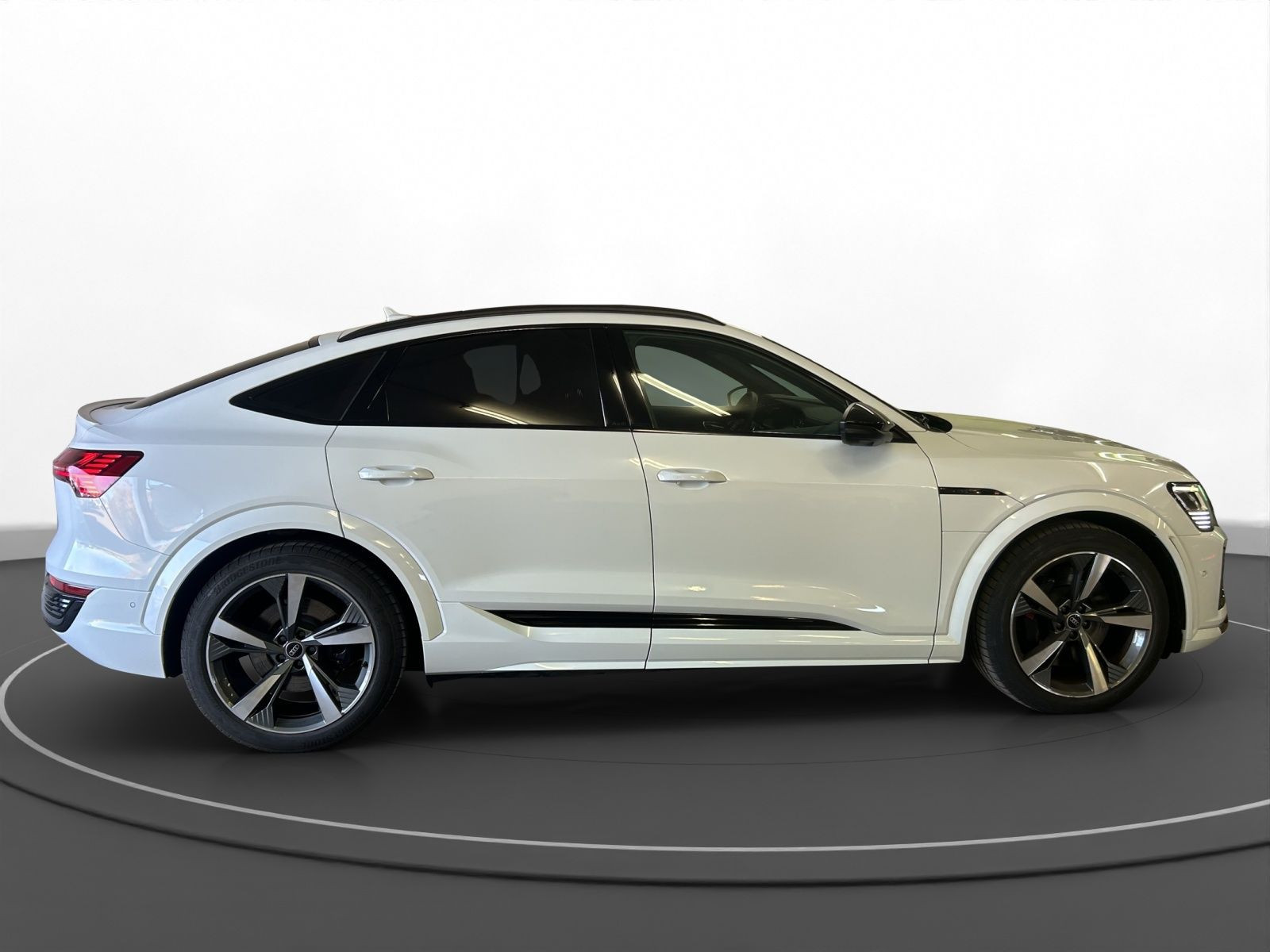 Audi - SQ8 Sportback e-tron_7