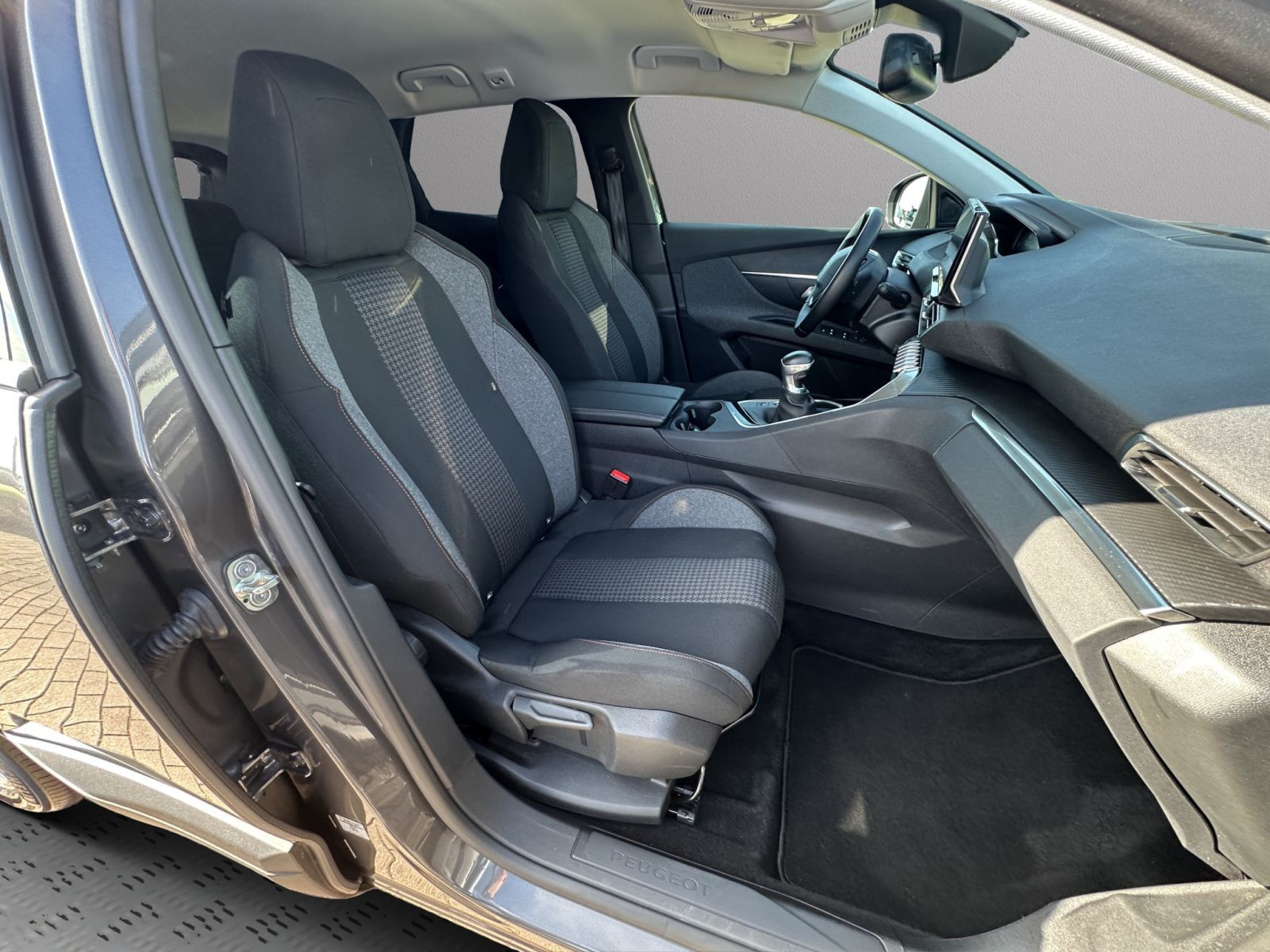 Peugeot - 3008_18