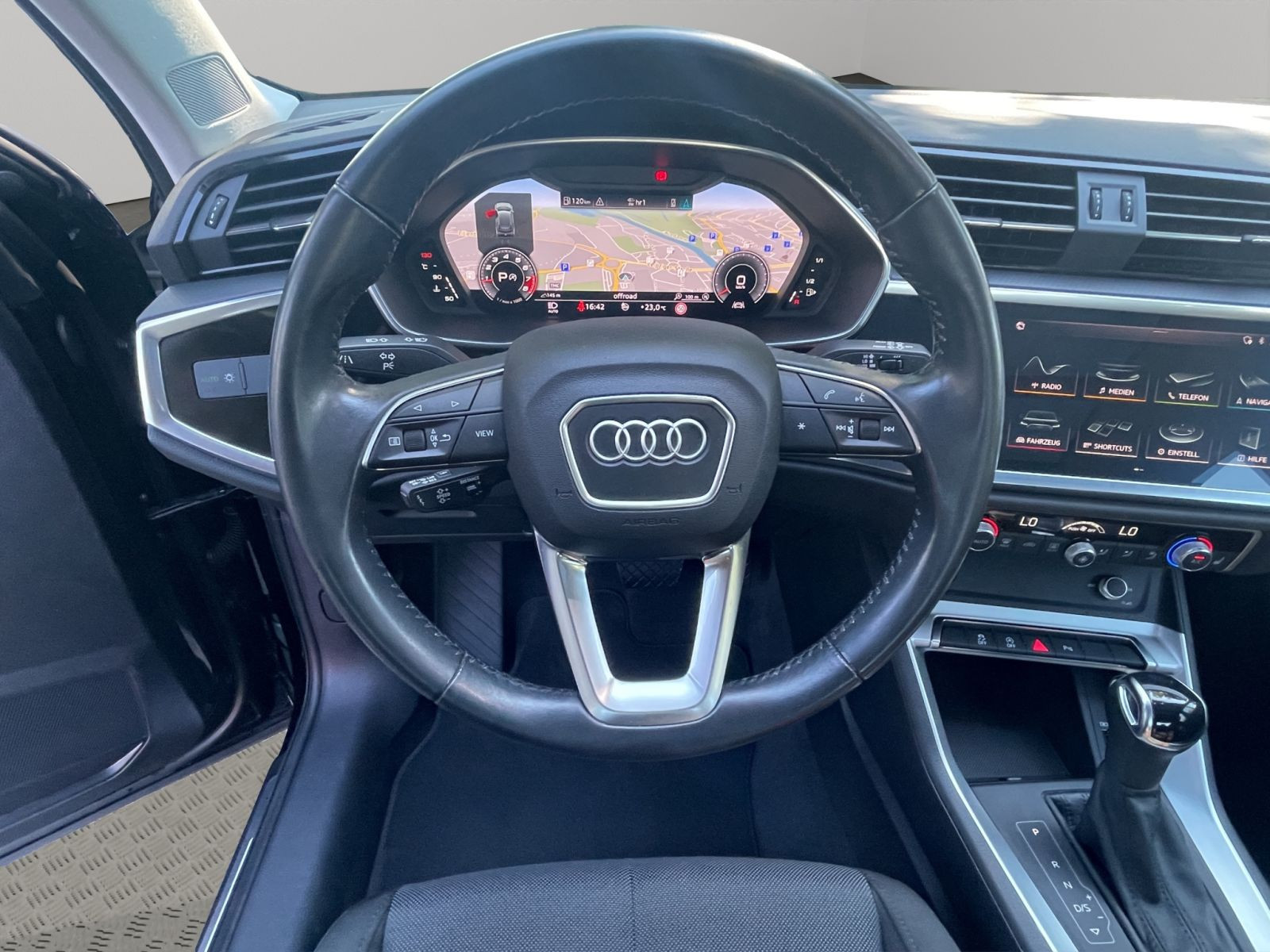Audi - Q3_10